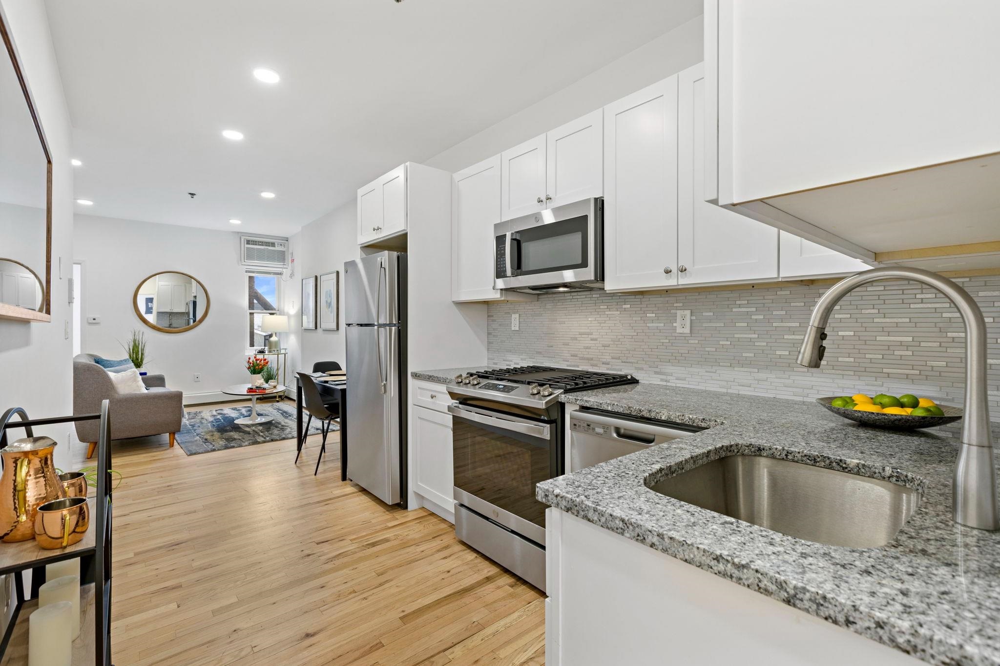 110 Washington St 4n (#6) Property Photo 8