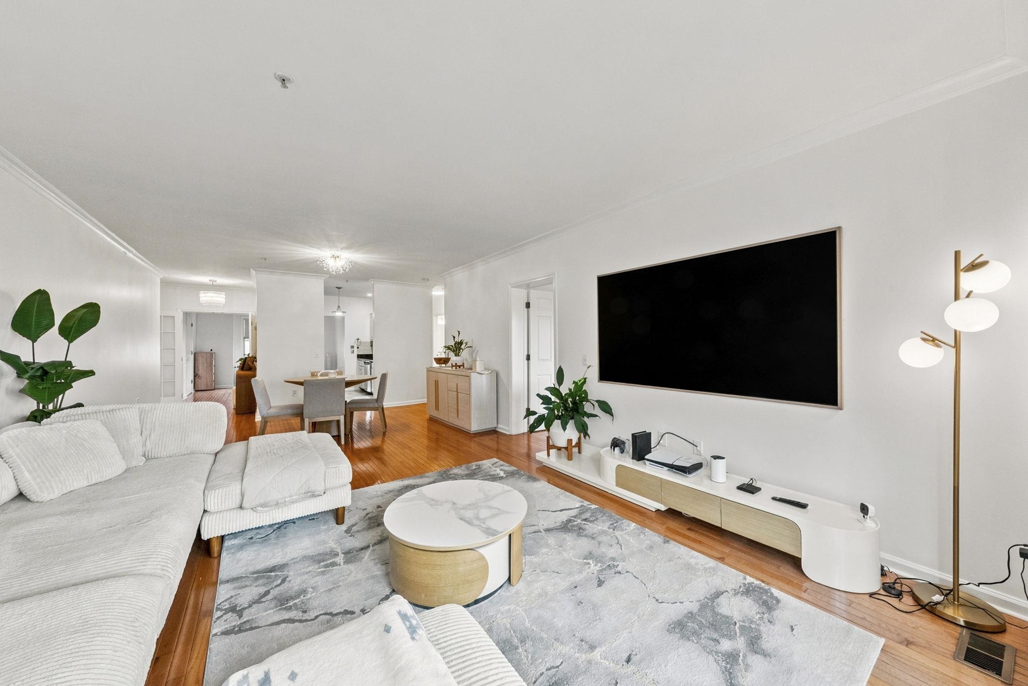 335 The Promenade 335 Property Photo 4