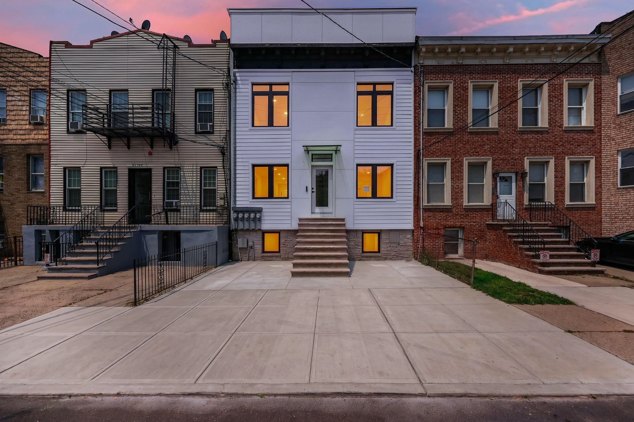 291 NEW YORK AVE 2 Property Photo 1