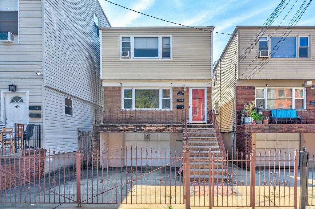 67 ST PAULS AVE 1 Property Photo 1