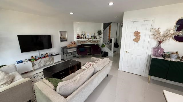 30 Holly St Property Photo 7