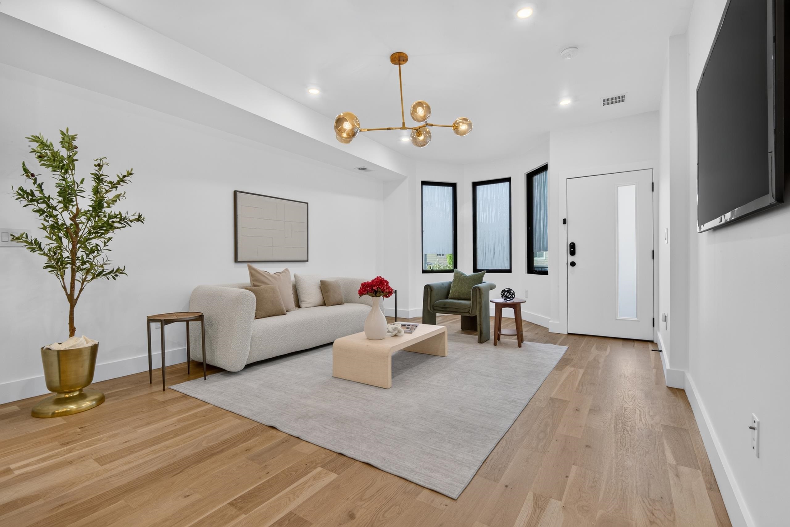 19 Leonard St 1 Property Photo 1