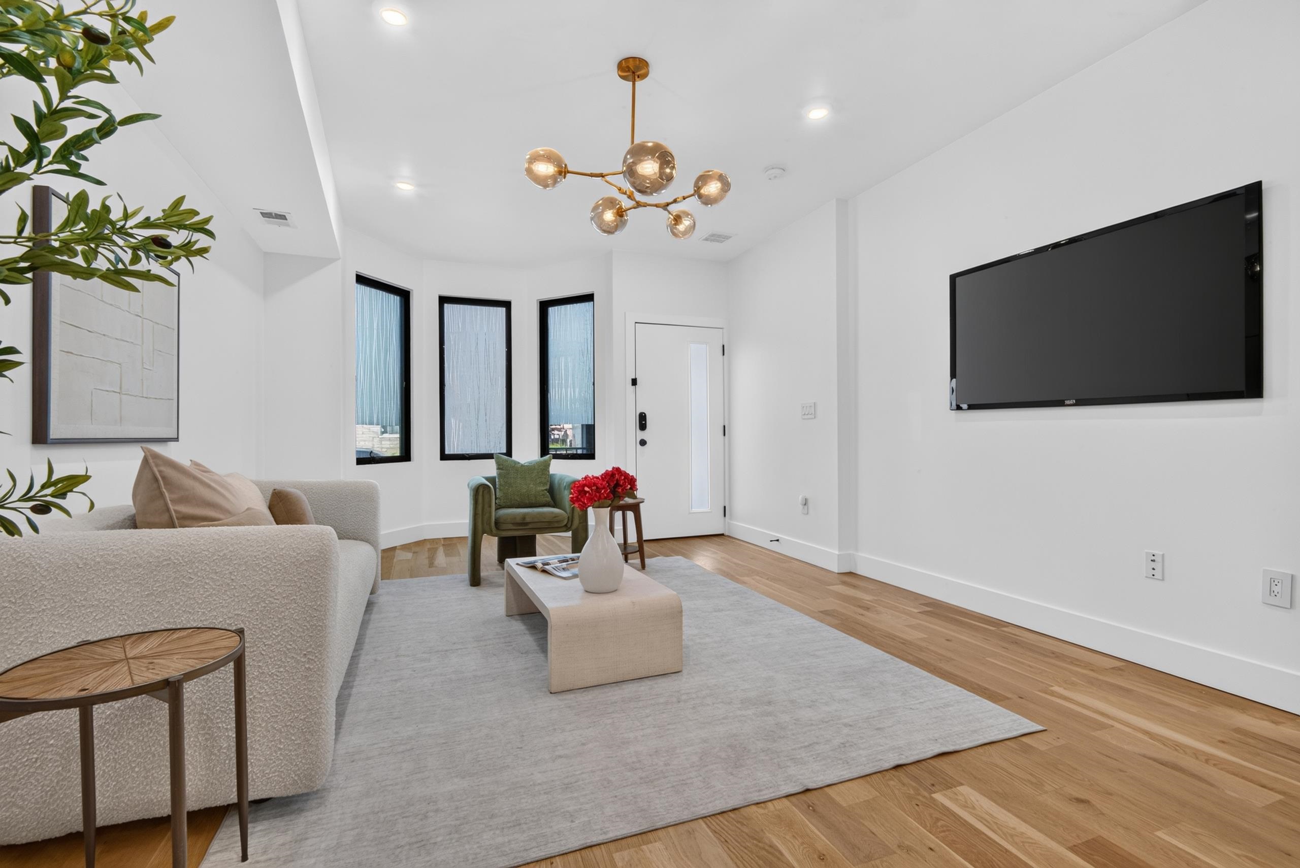 19 Leonard St 1 Property Photo 6
