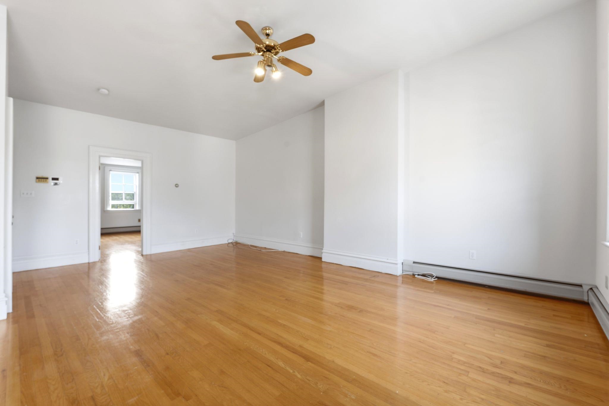 249 8th St 4 Property Photo 5