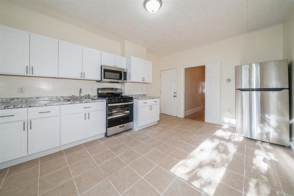 68 ROSE AVE 1R Property Photo 1