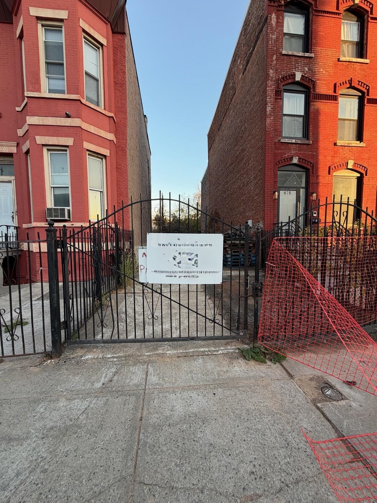 674 OCEAN AVE Property Photo 1
