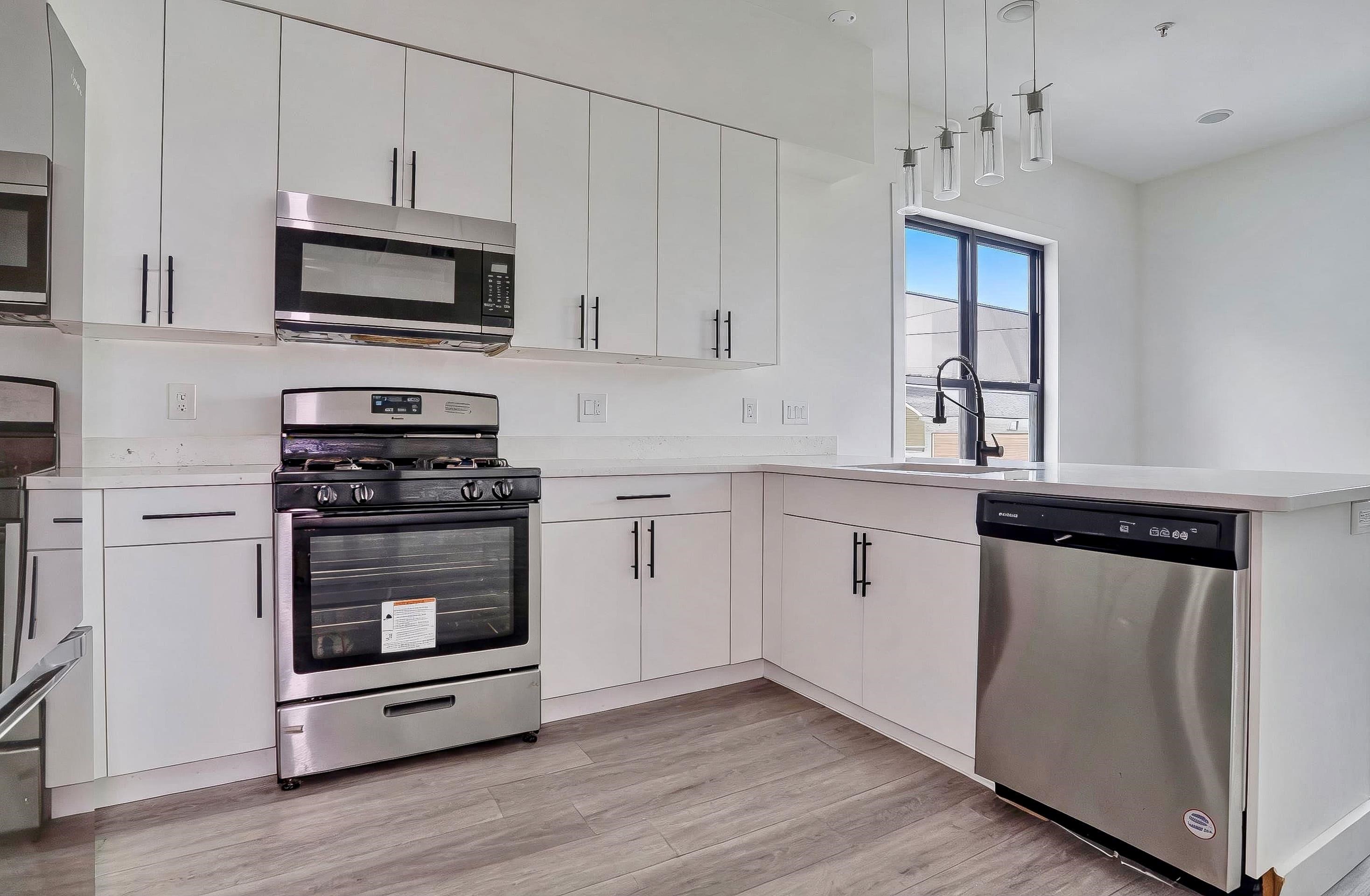 425 Avenue C 402 Property Photo 8