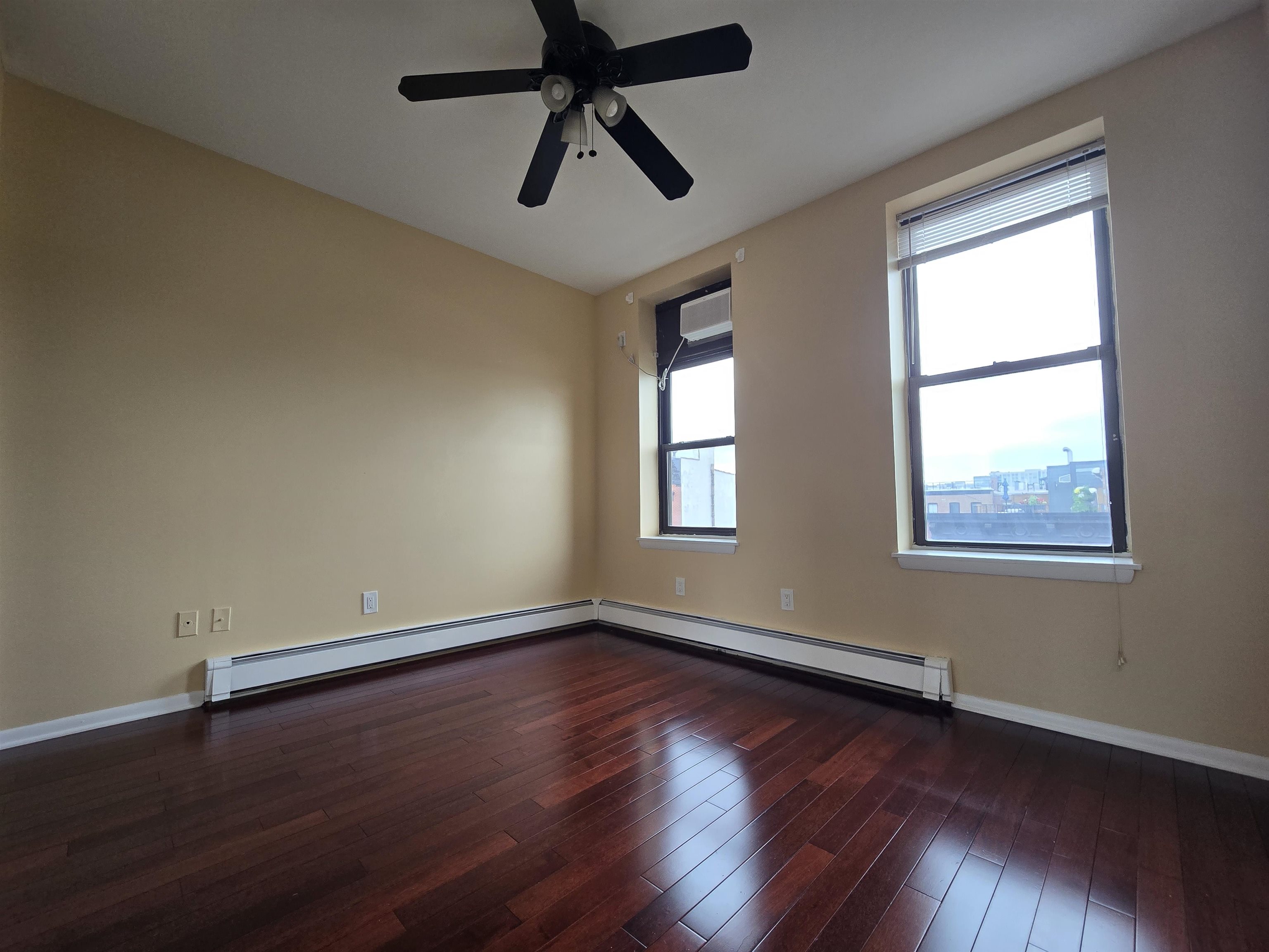 809 PARK AVE 5R Property Photo 1
