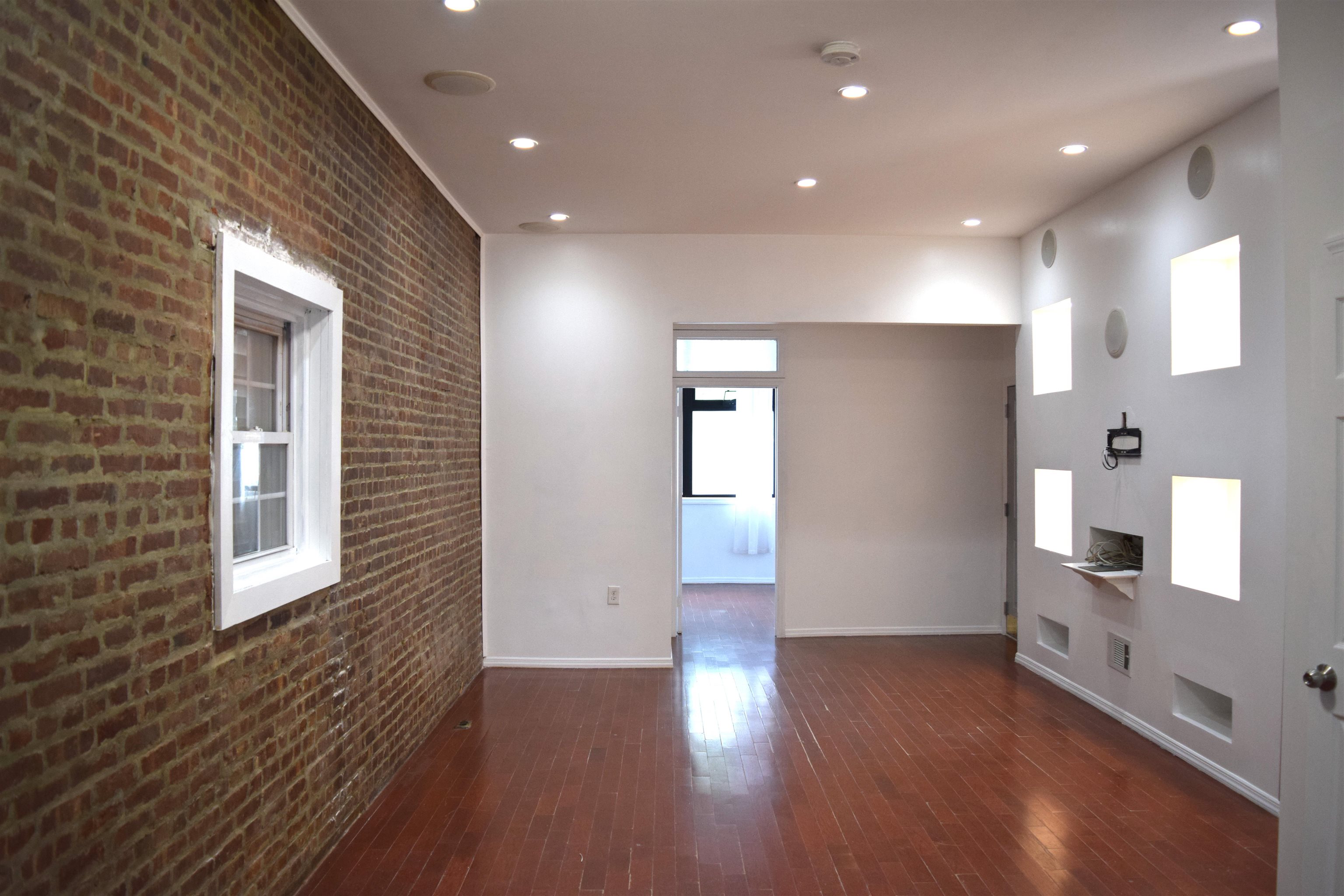 75 Laidlaw Ave 1r Property Photo 2