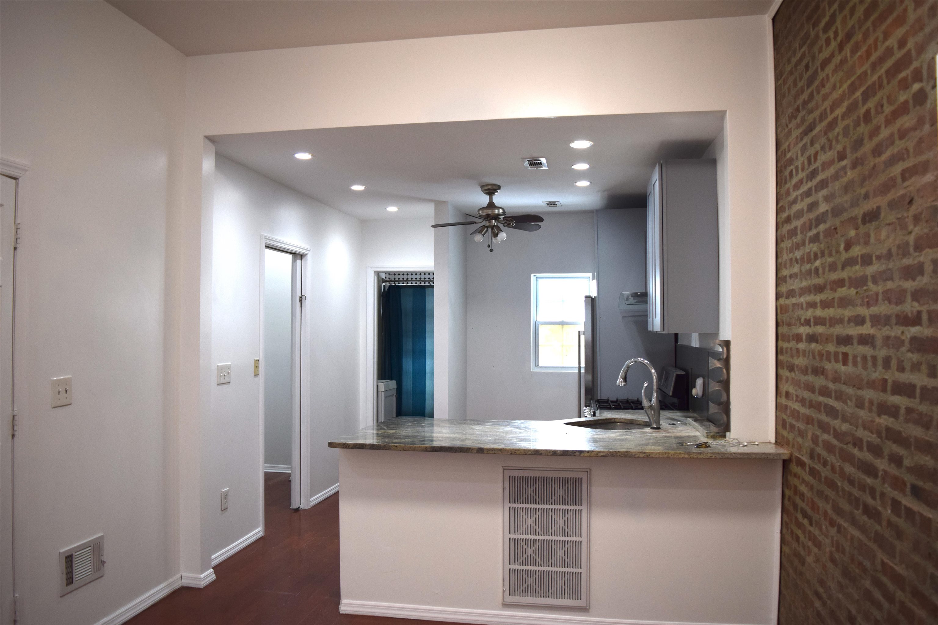75 Laidlaw Ave 1r Property Photo 3