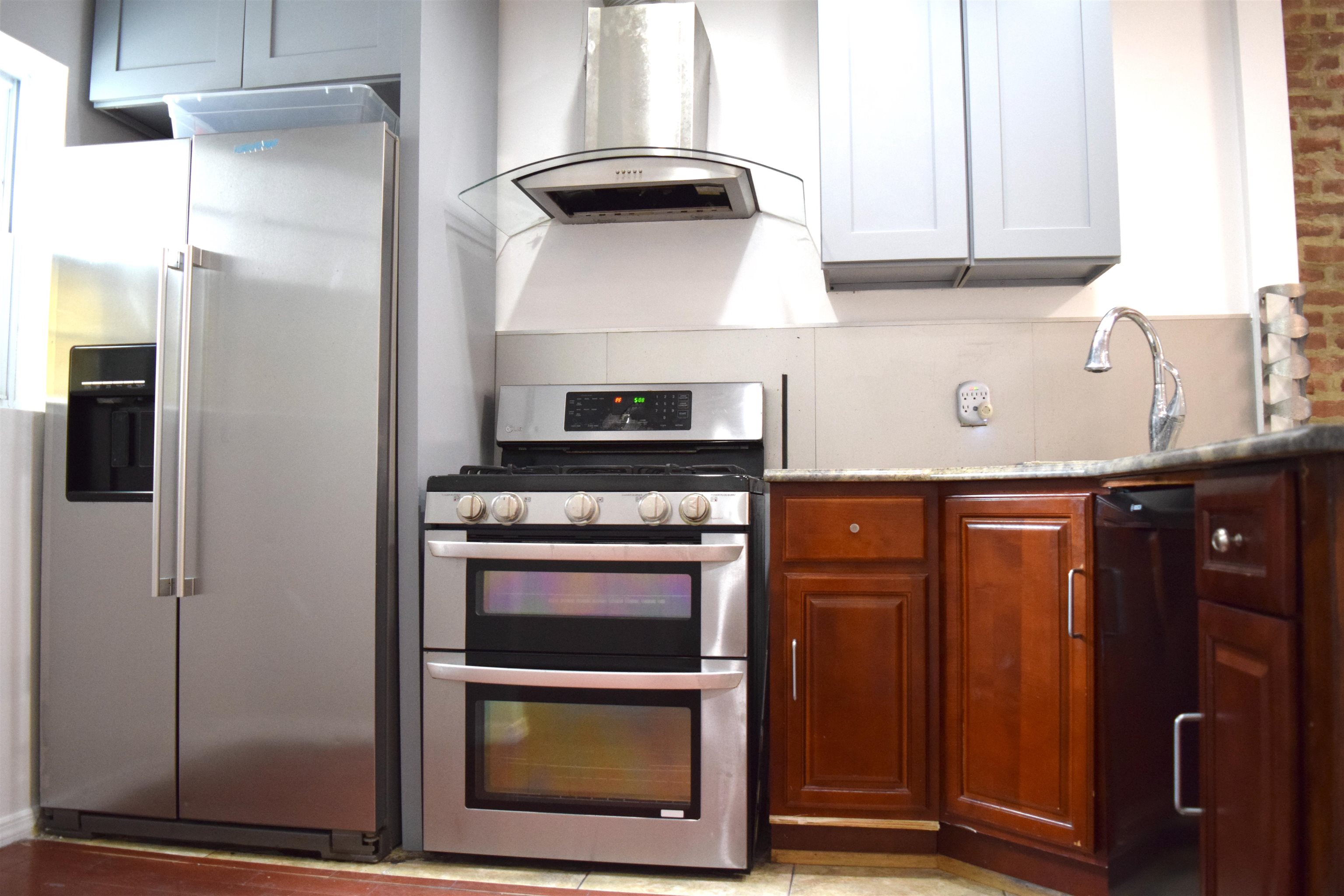 75 Laidlaw Ave 1r Property Photo 4