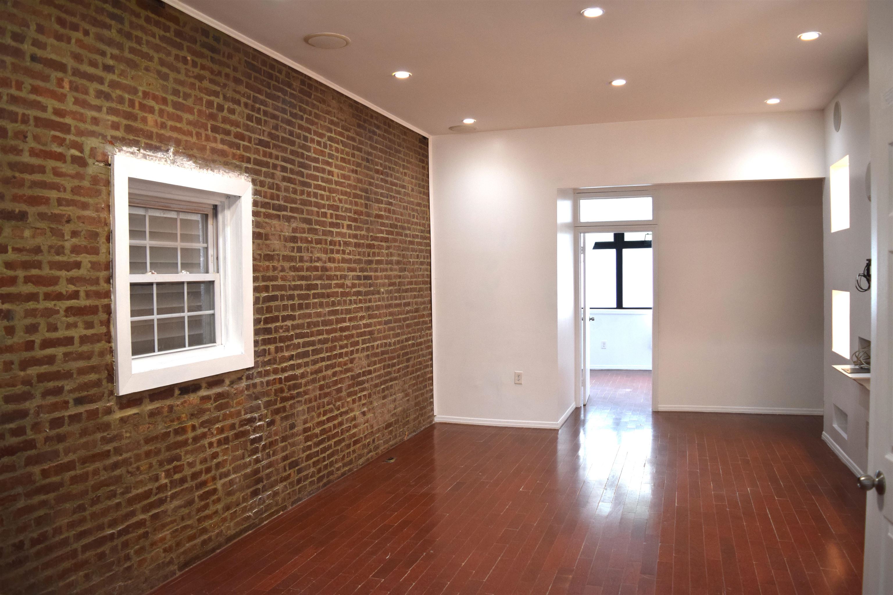 75 Laidlaw Ave 1r Property Photo 5