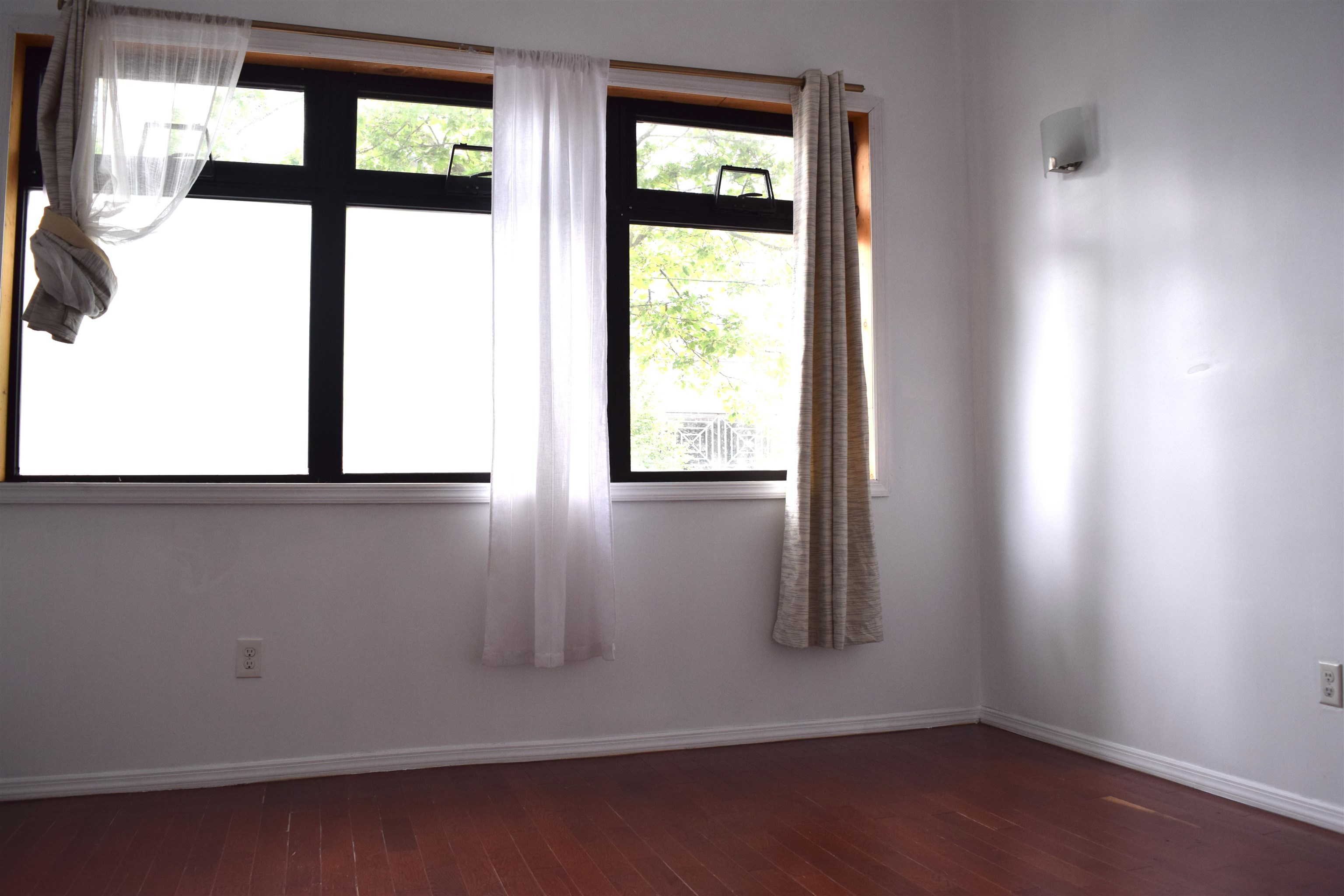 75 Laidlaw Ave 1r Property Photo 7