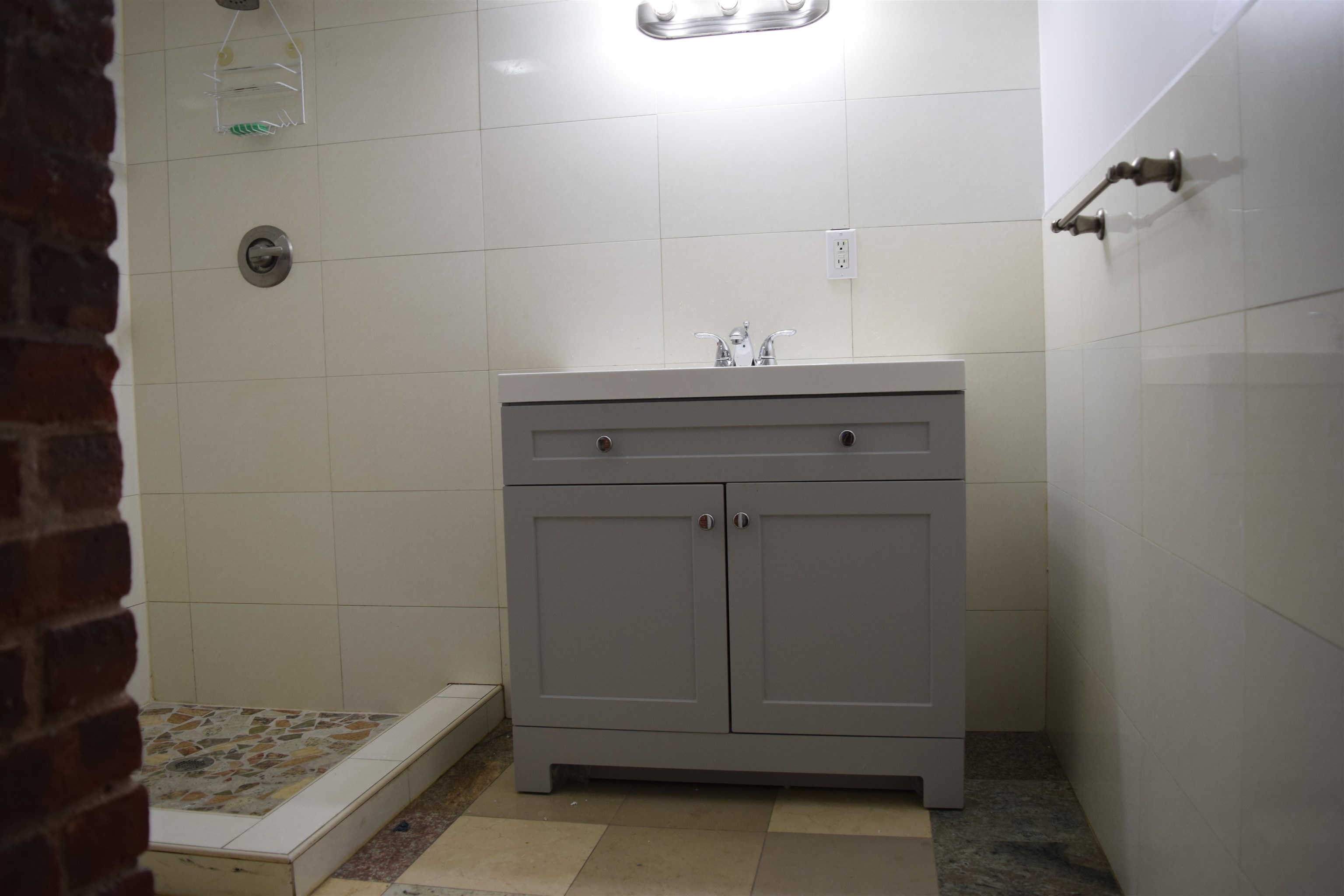 75 Laidlaw Ave 1r Property Photo 12
