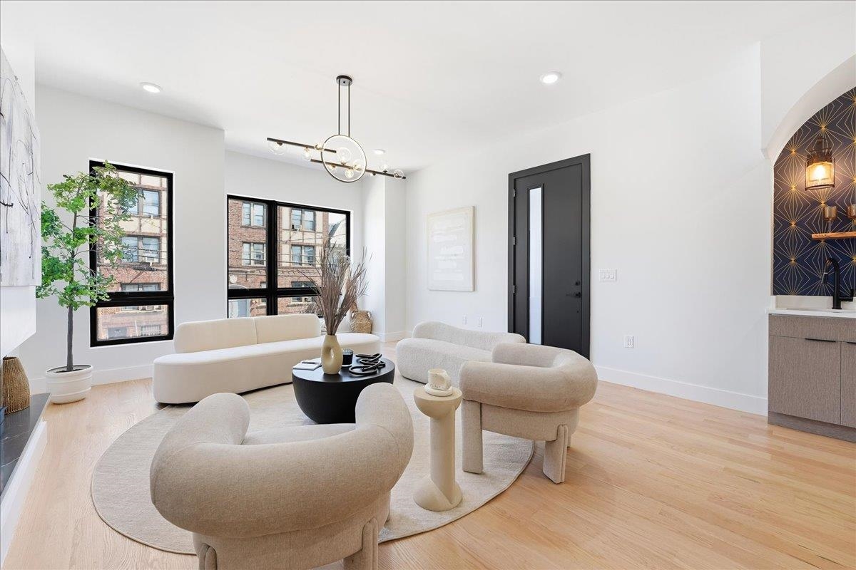 81 LEXINGTON AVE 1 Property Photo 1