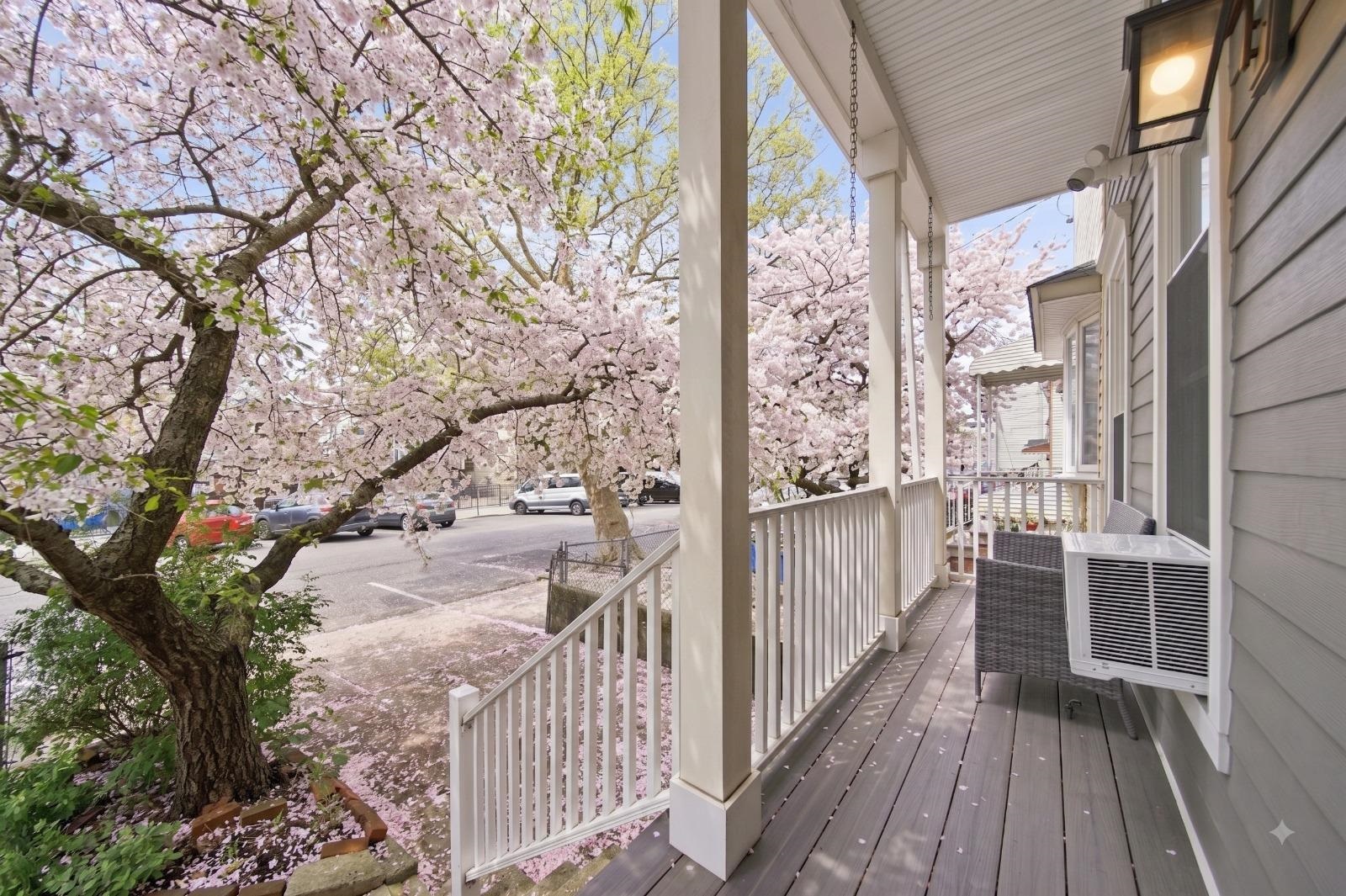 22 Laidlaw Ave Property Photo 1