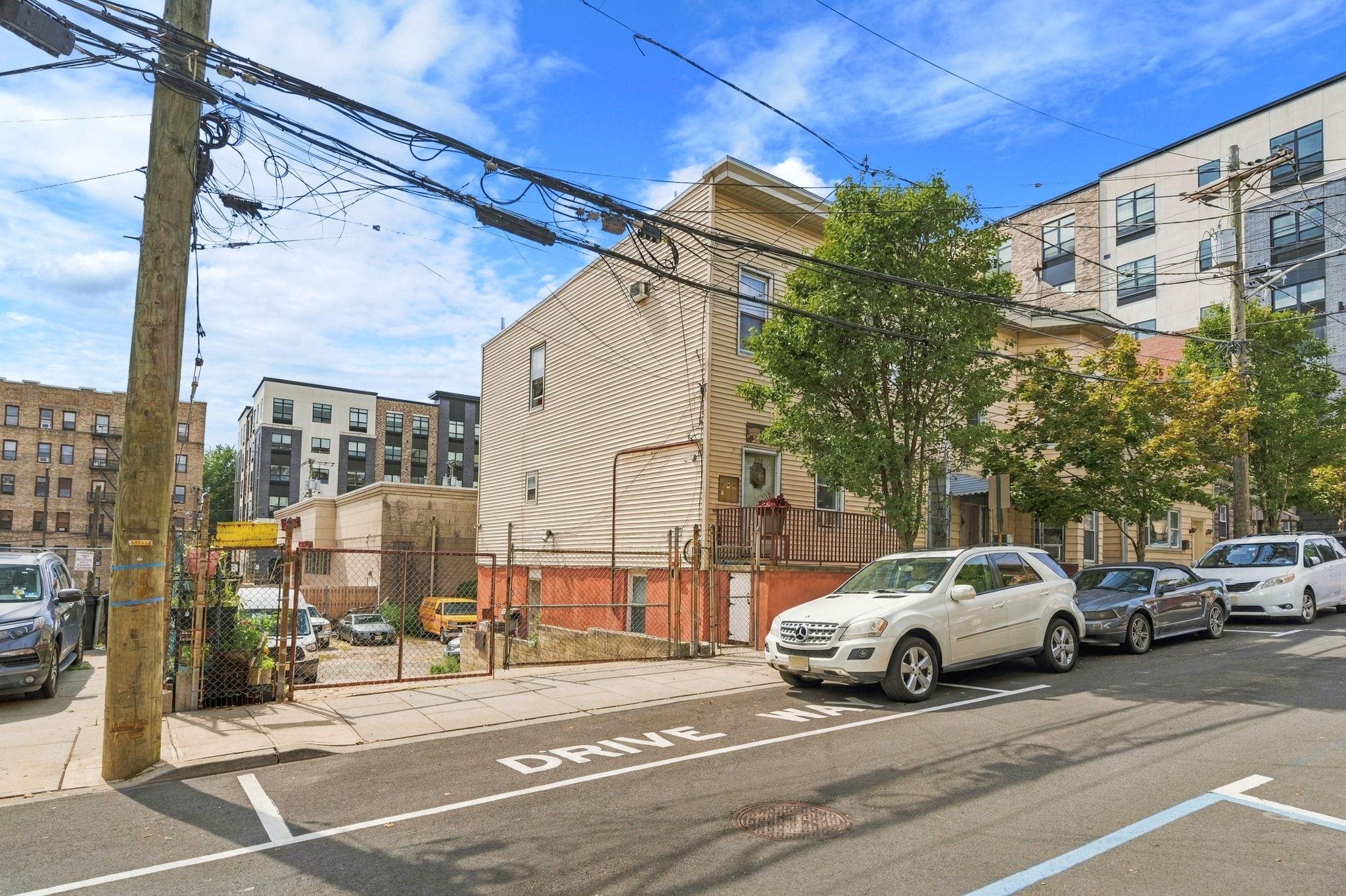 111 34th St Property Photo 2