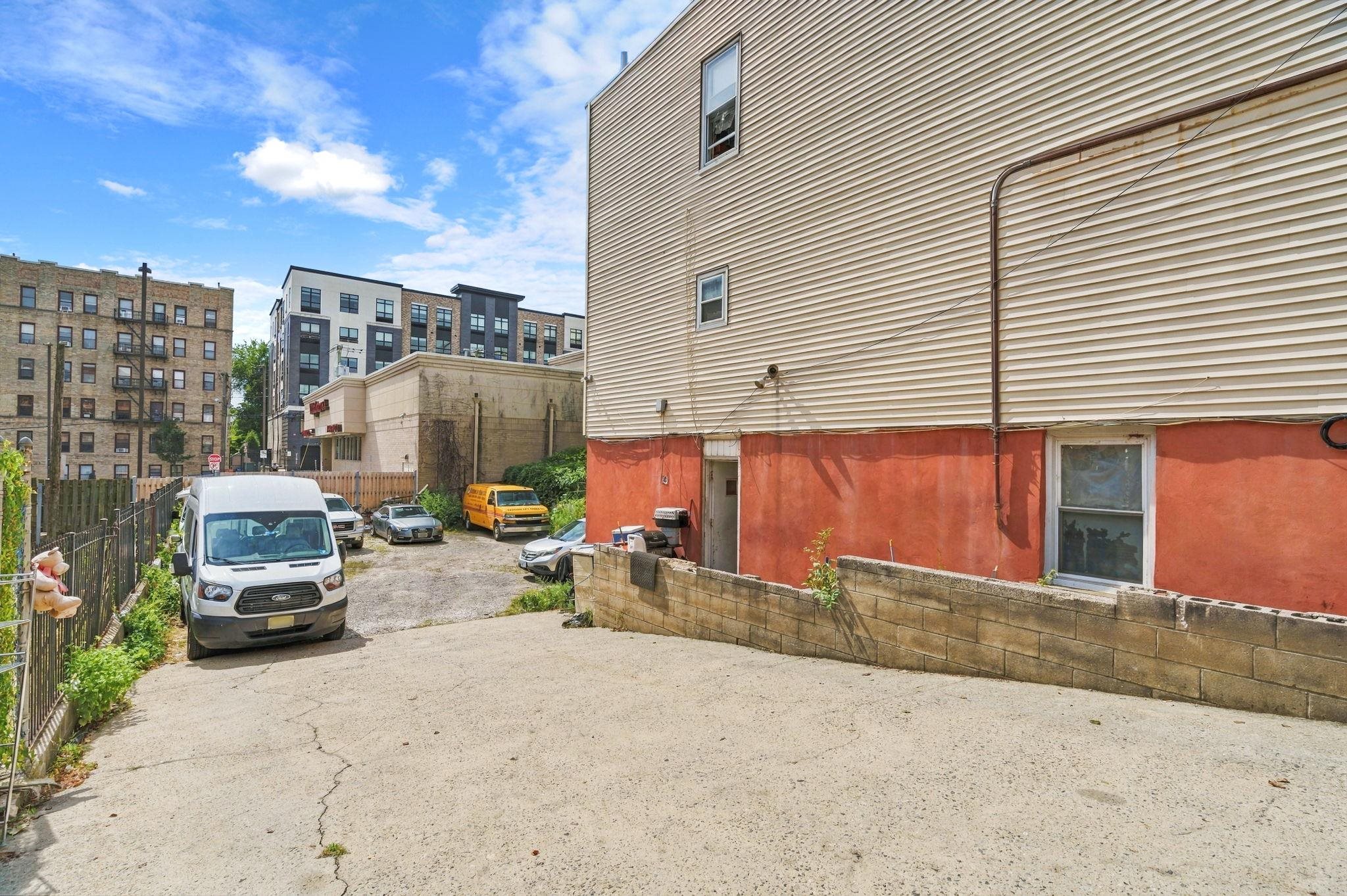 111 34th St Property Photo 23
