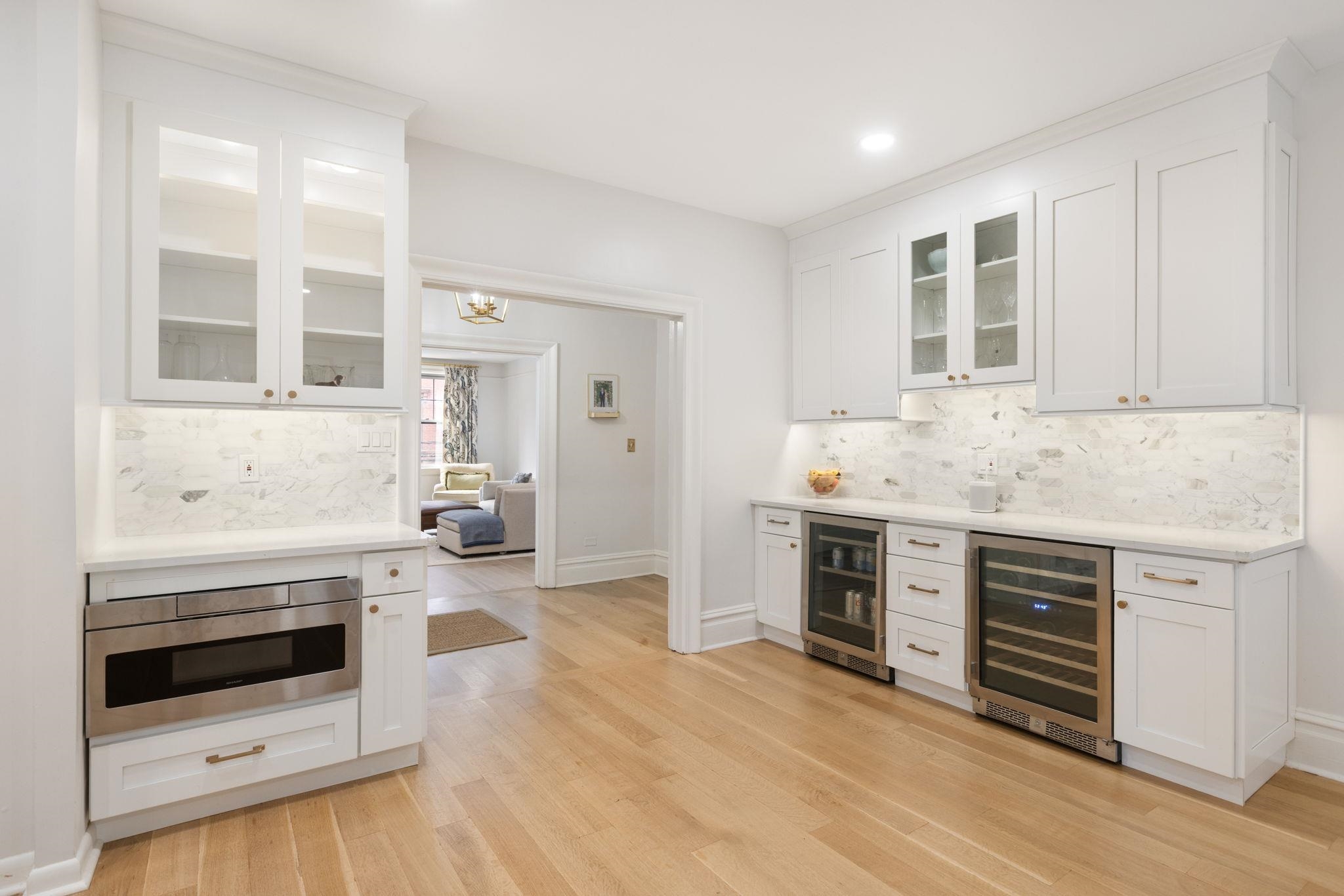 1000 Hudson St 204 Property Photo 5