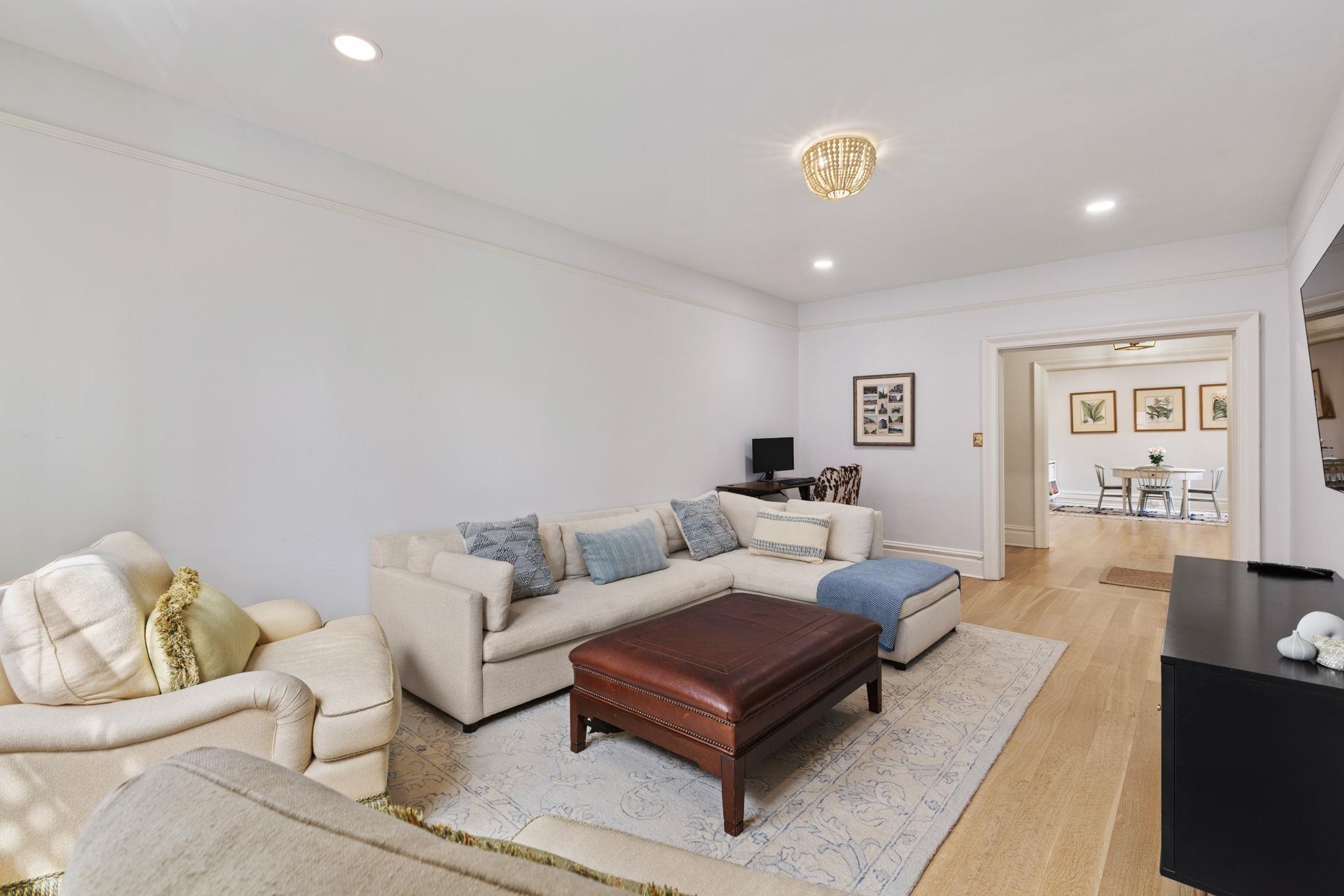 1000 Hudson St 204 Property Photo 11