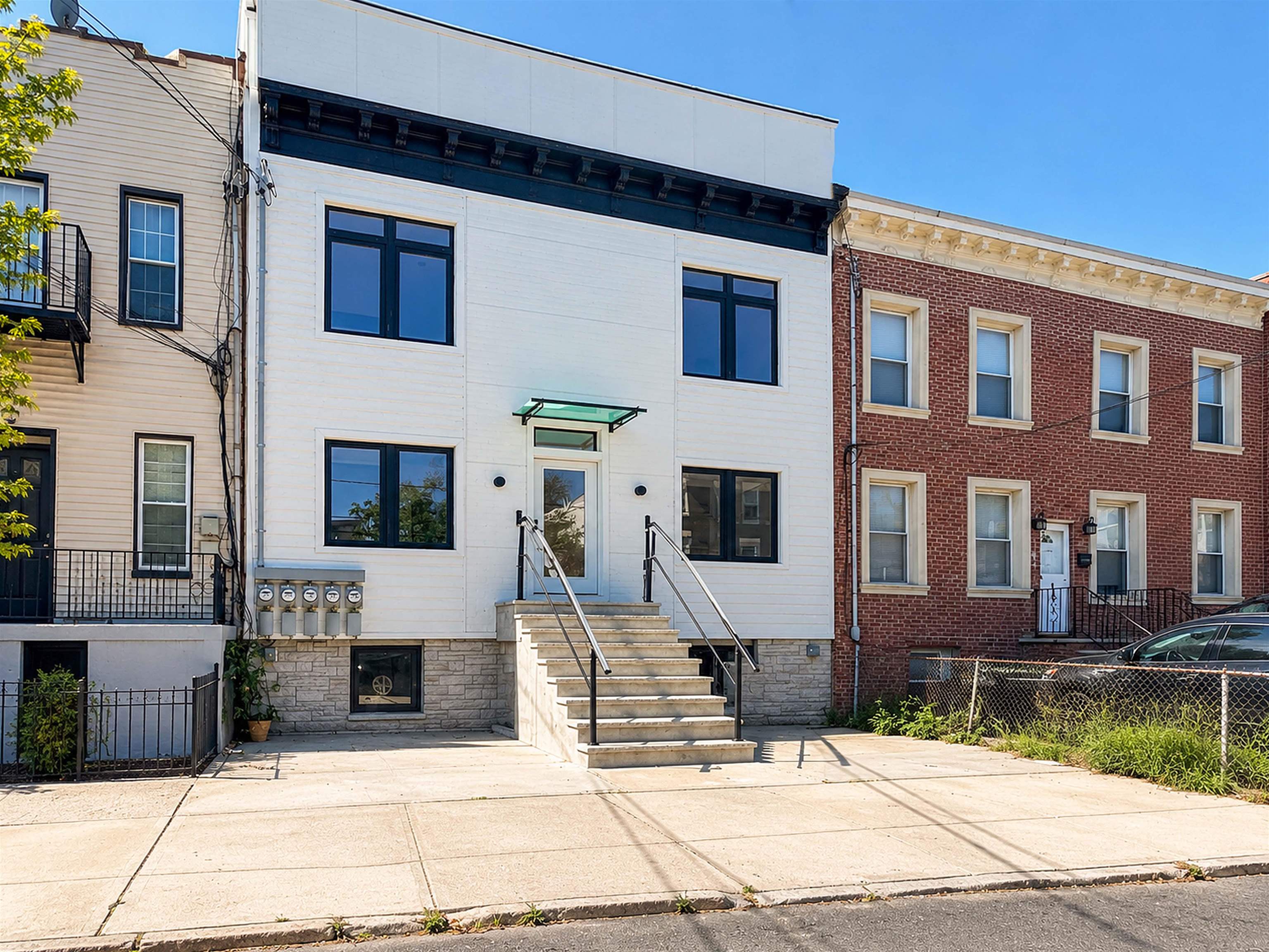 291 New York Ave 3 Property Photo 1