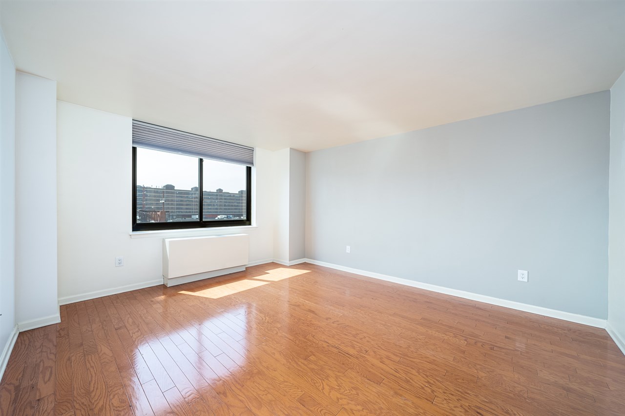 700 Grove St 6g Property Photo 4