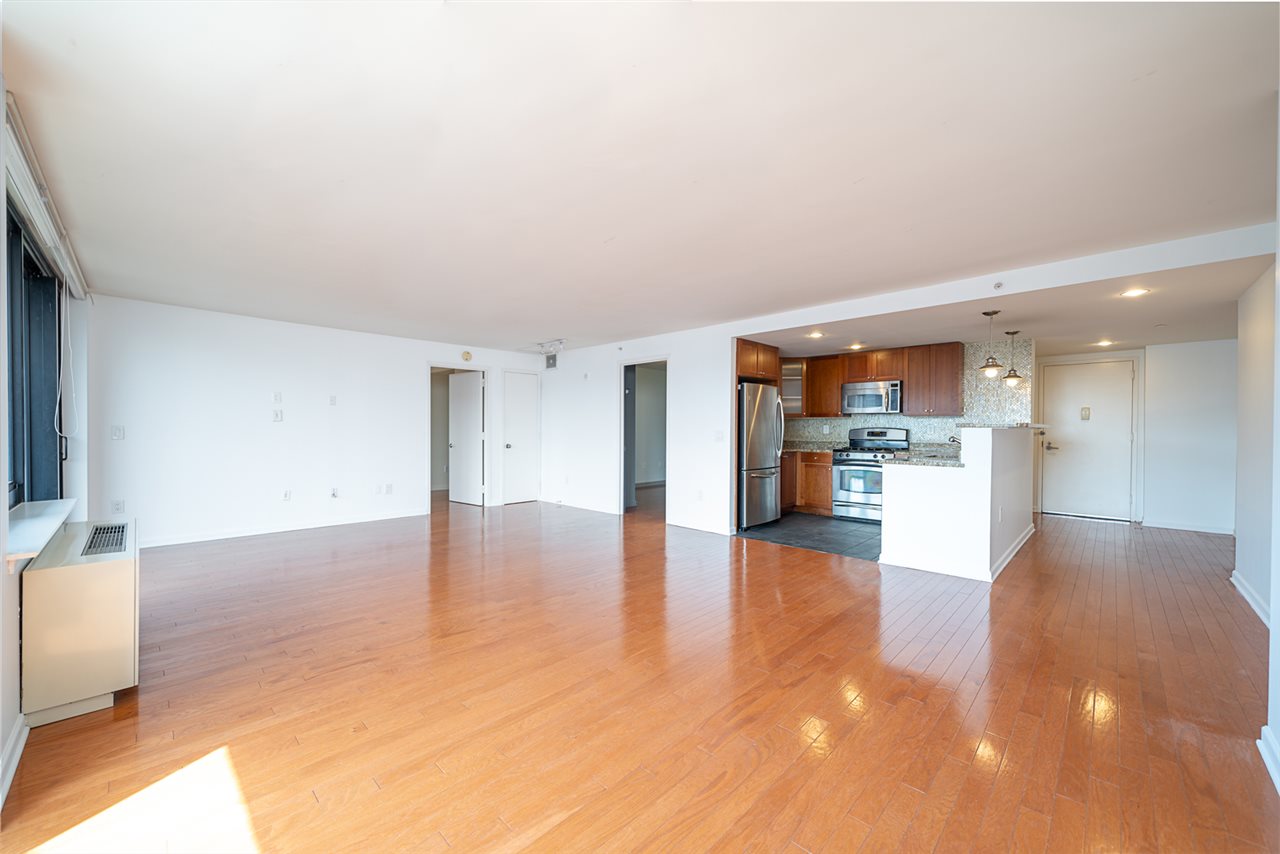 700 Grove St 6g Property Photo 8