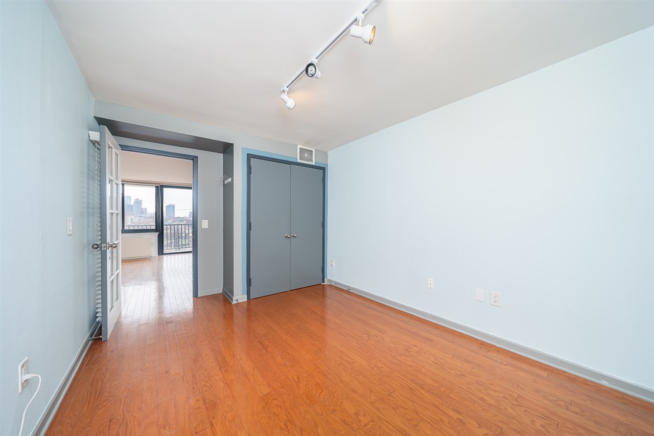 700 Grove St 6g Property Photo 13