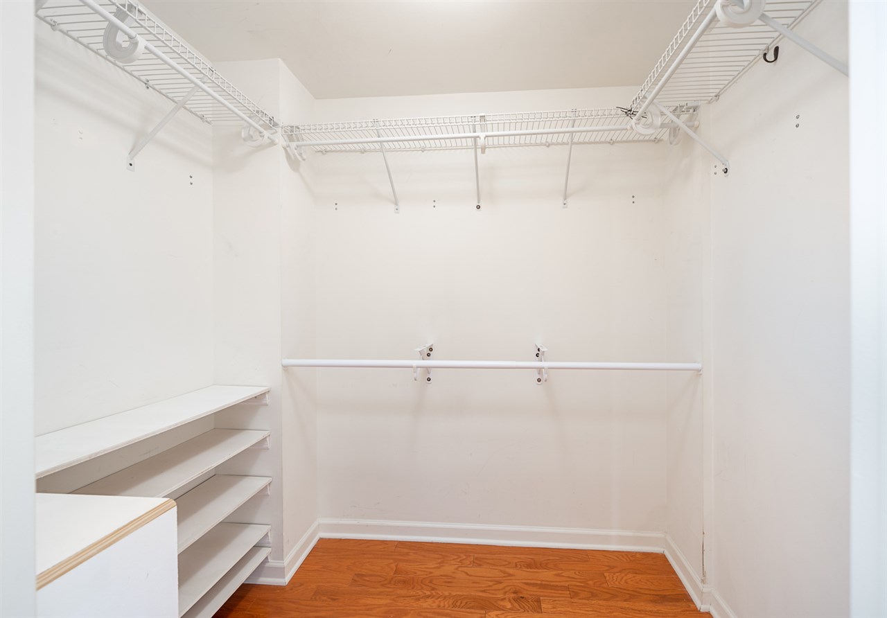 700 Grove St 6g Property Photo 16