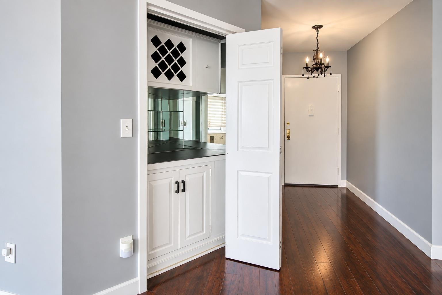 1328 Harmon Cove Tower Property Photo 12