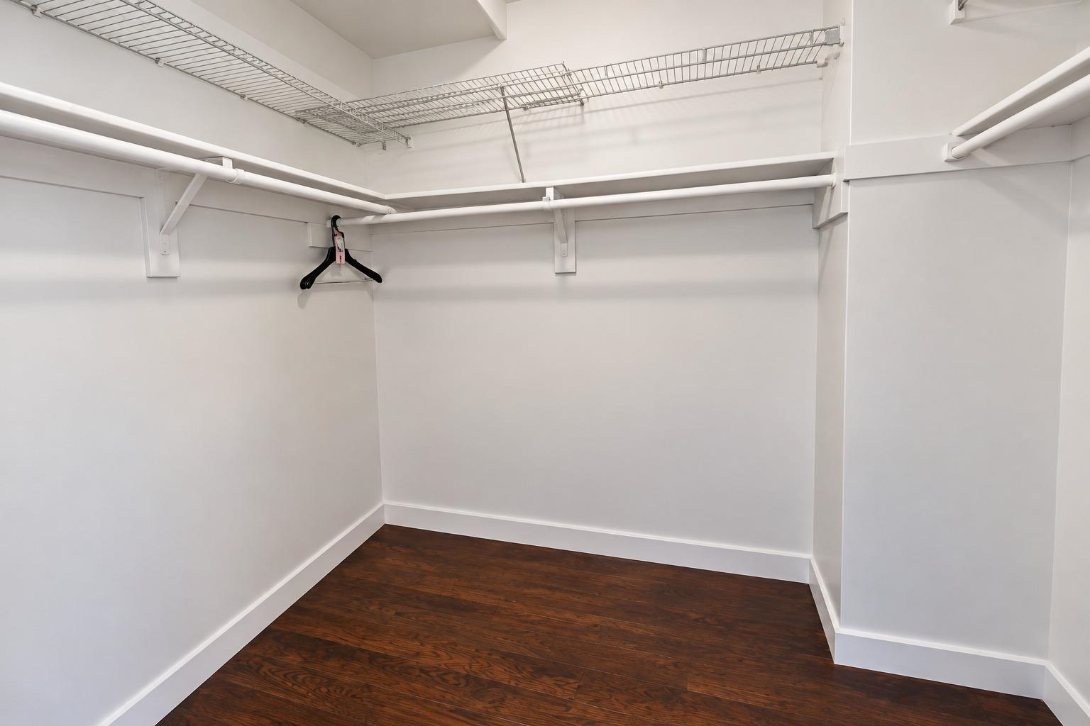 1328 Harmon Cove Tower Property Photo 13
