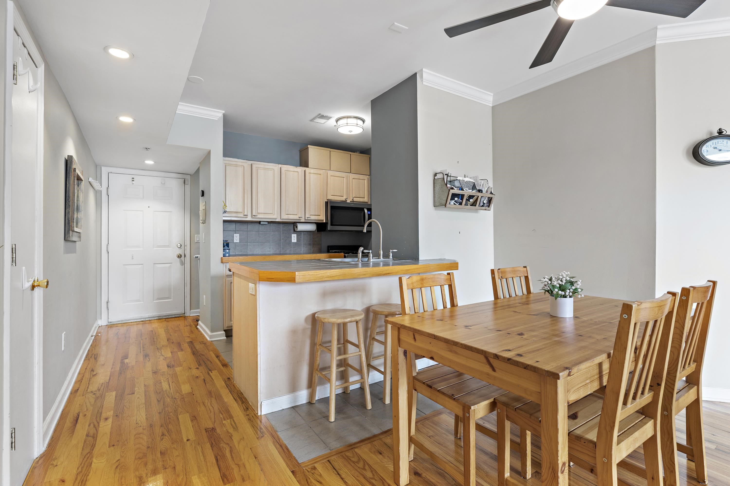 510 Monroe St 406 Property Photo 5
