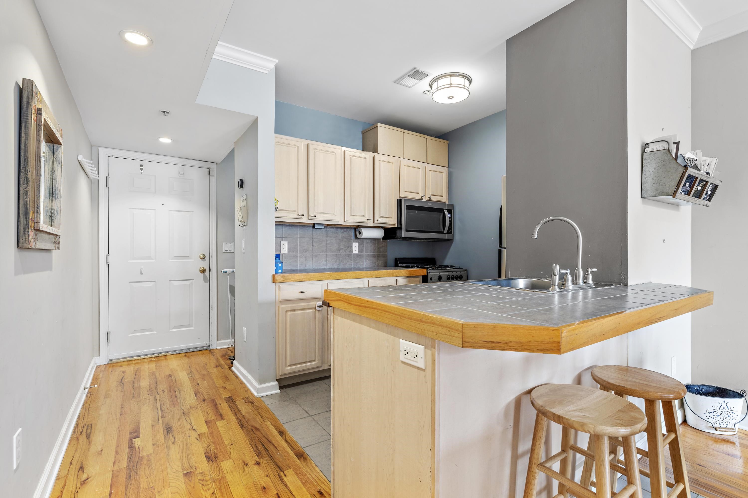 510 Monroe St 406 Property Photo 6