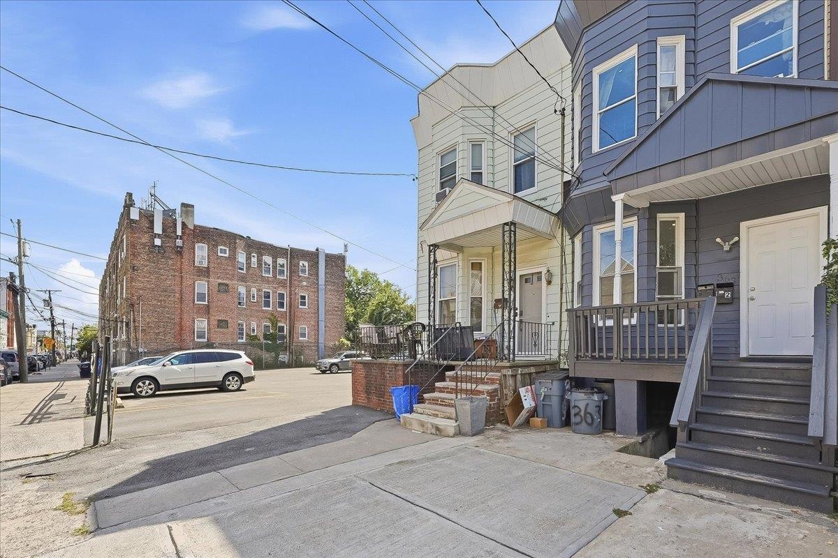 363 Forrest St Property Photo 32