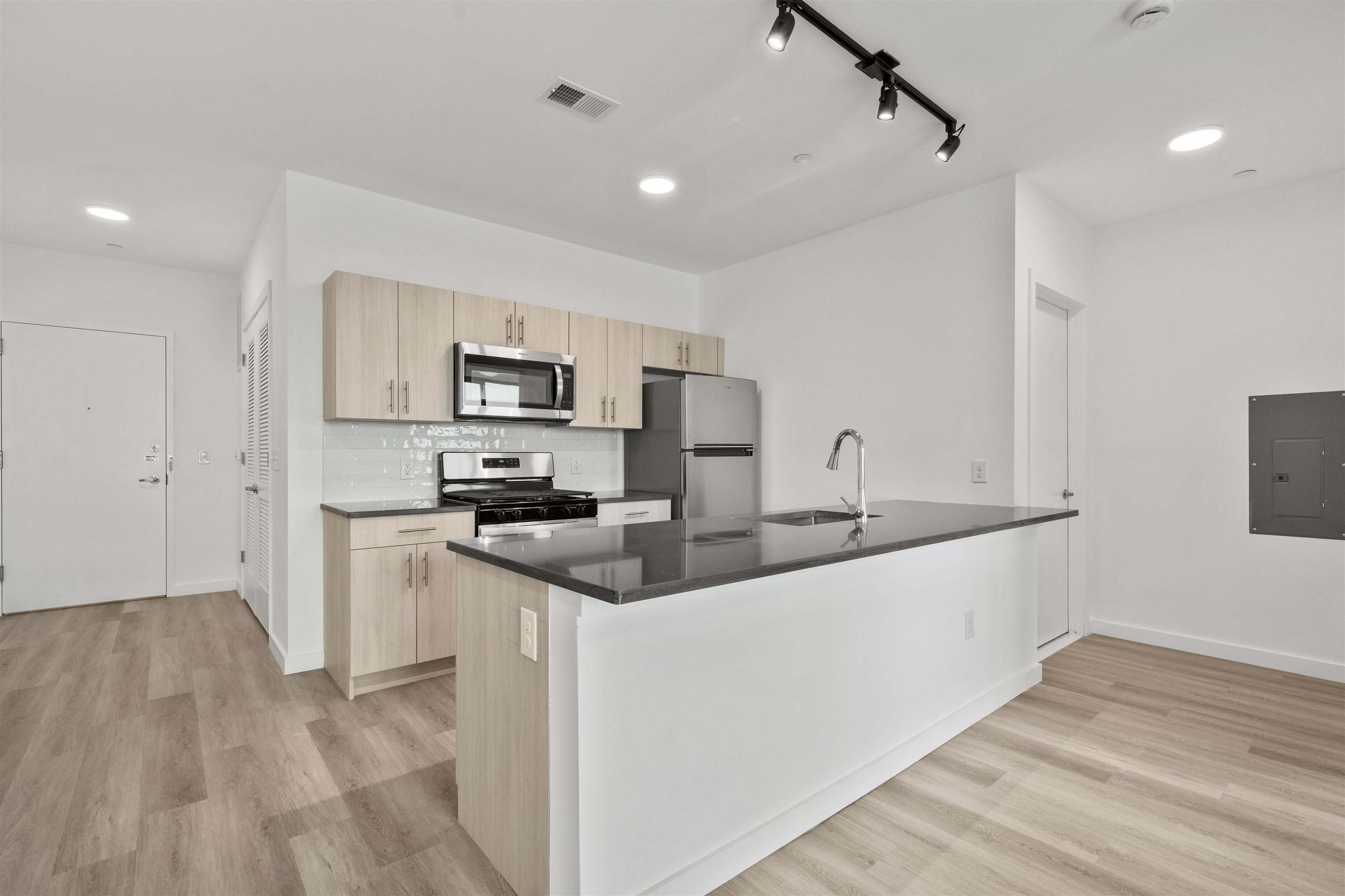 117-121 PROSPECT AVE 305 Property Photo 1