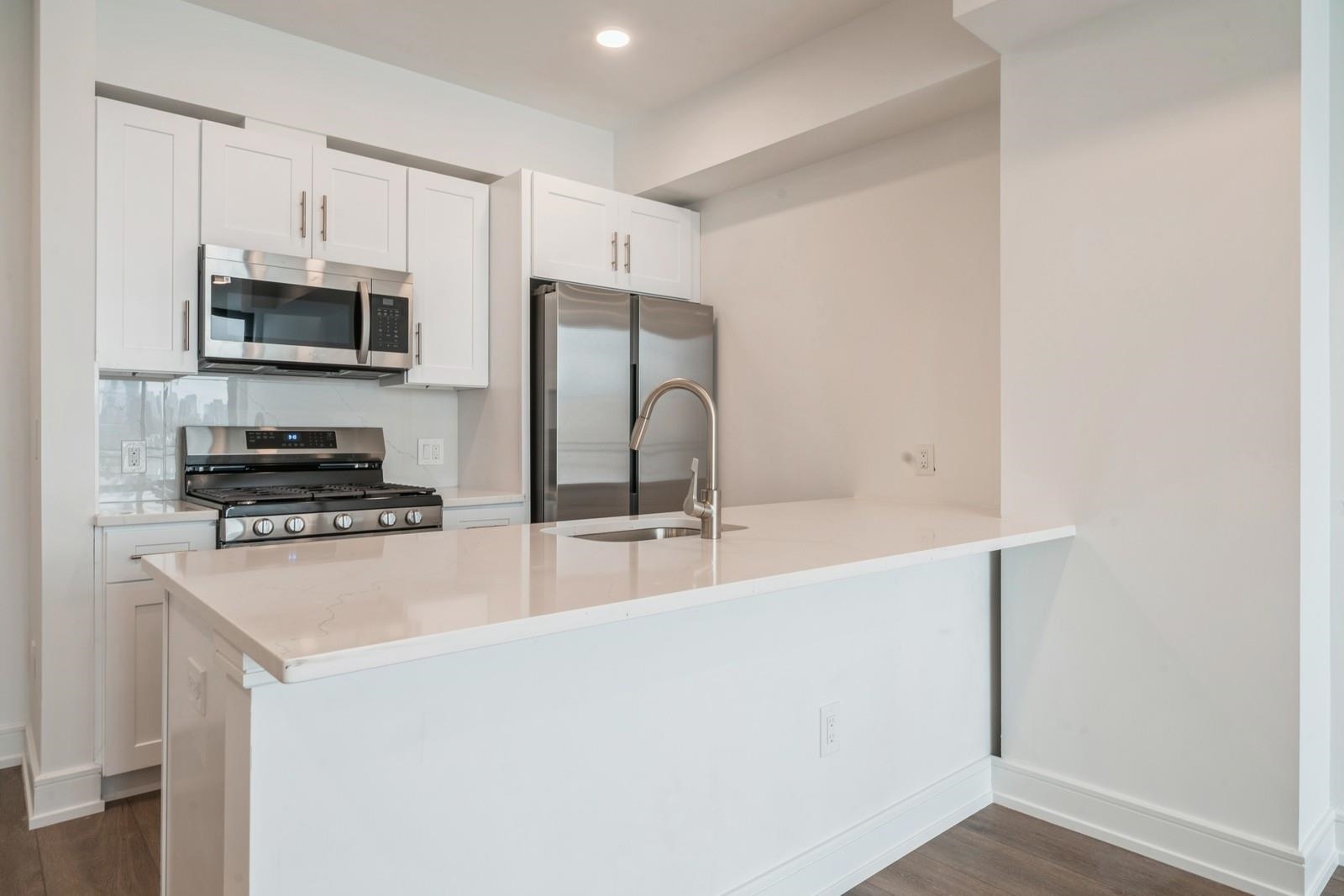 32 Jones St 403 Property Photo 5