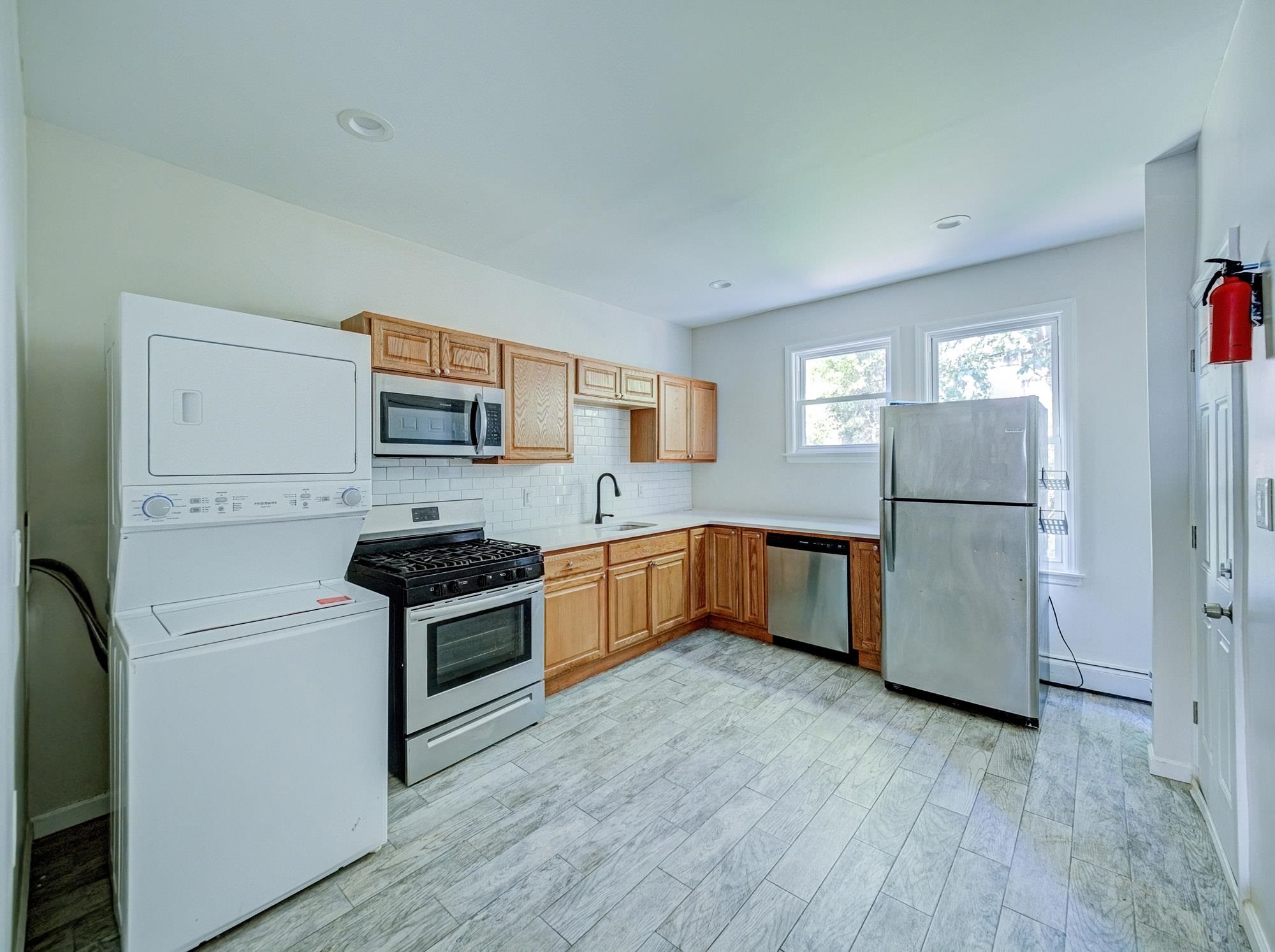 193 Clerk St 2 Property Photo 4