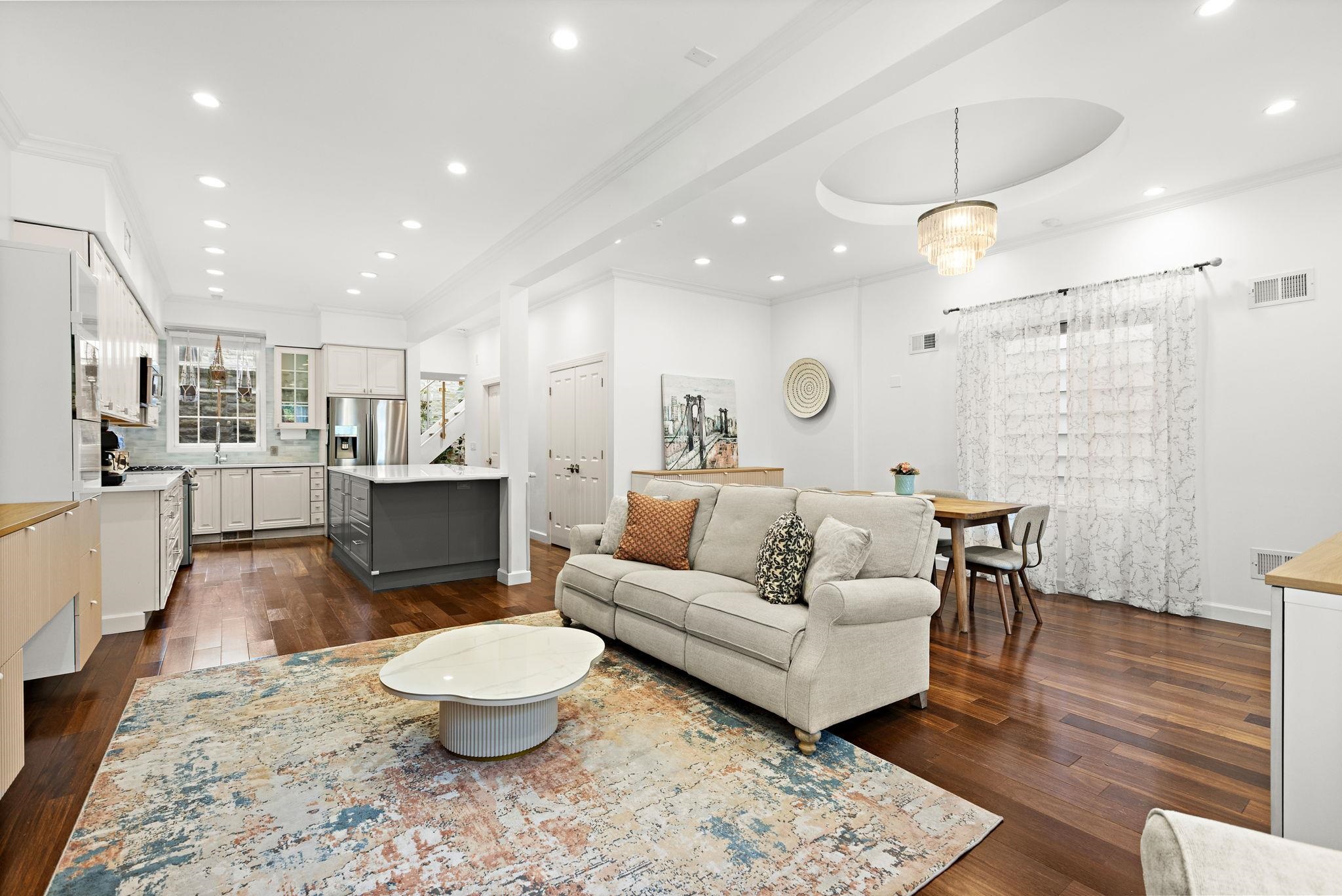 147 MANHATTAN AVE Property Photo 1