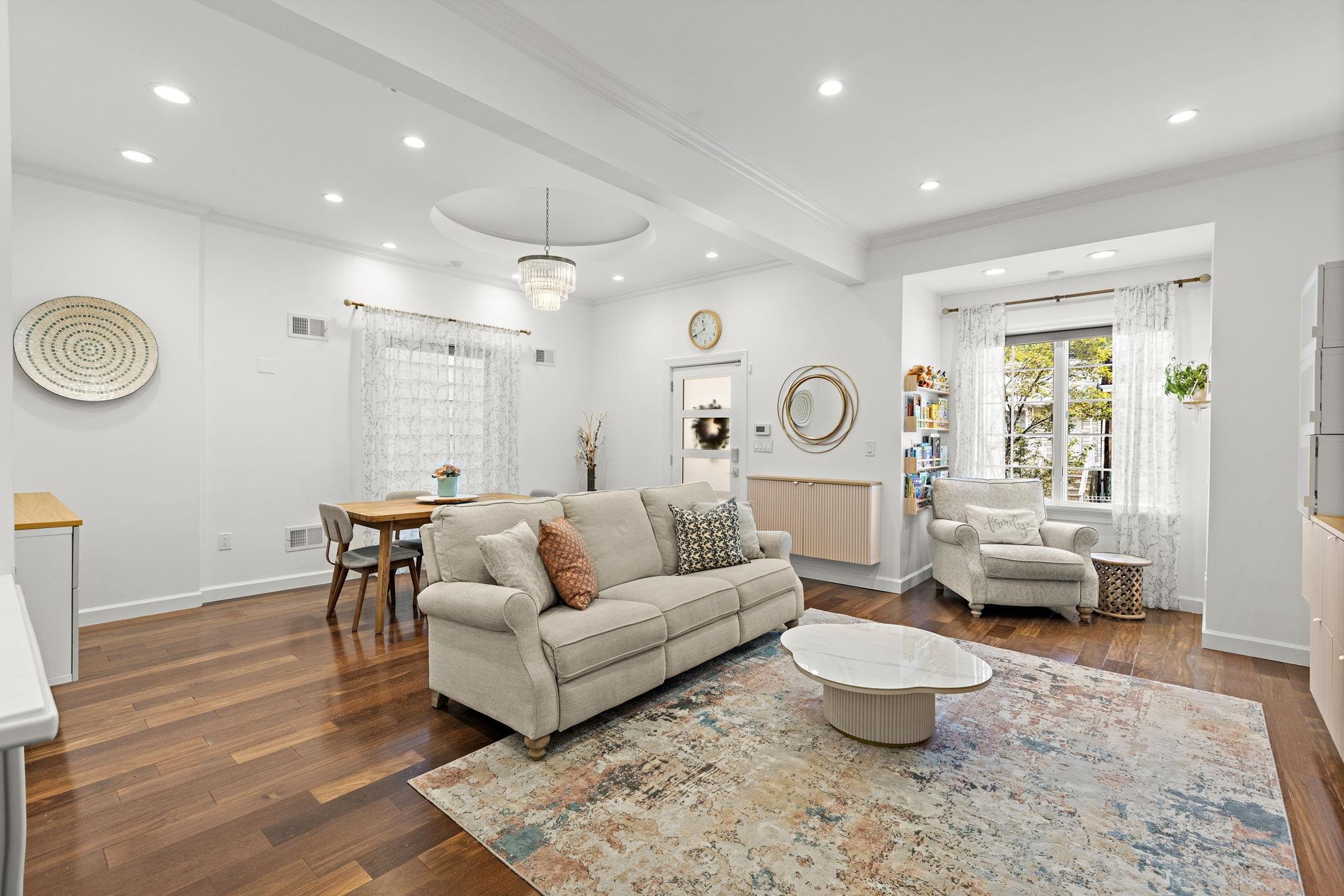 147 Manhattan Ave Property Photo 2