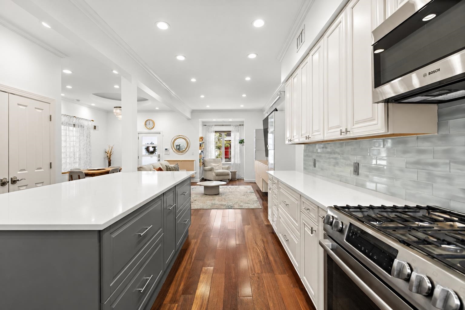 147 Manhattan Ave Property Photo 4