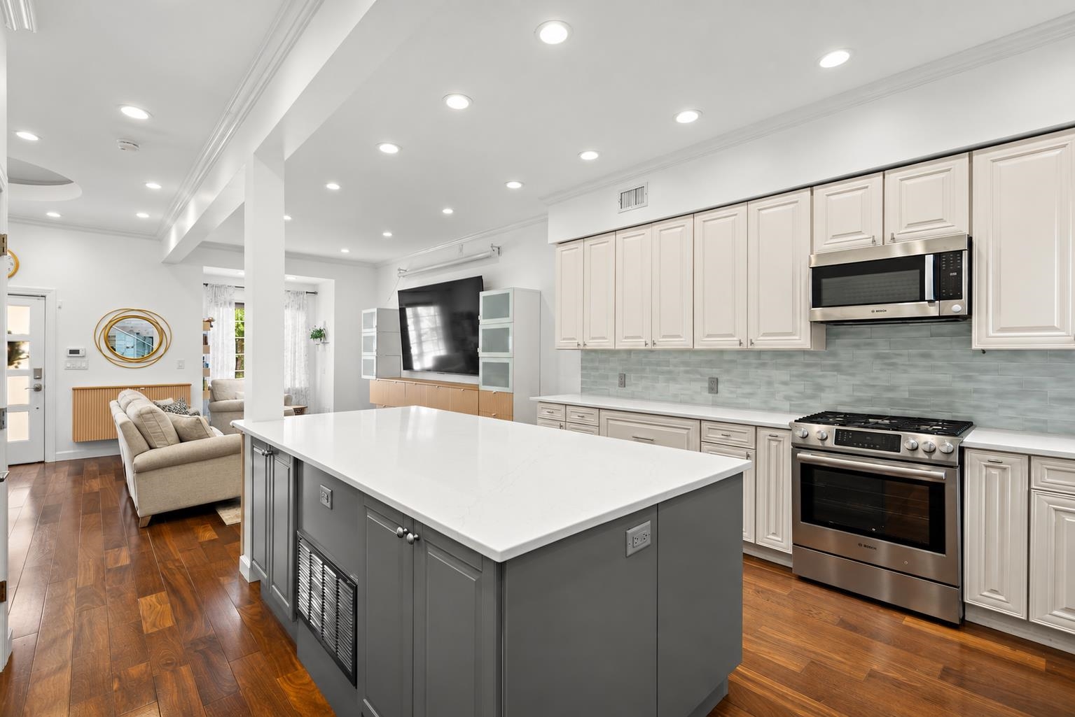 147 Manhattan Ave Property Photo 7