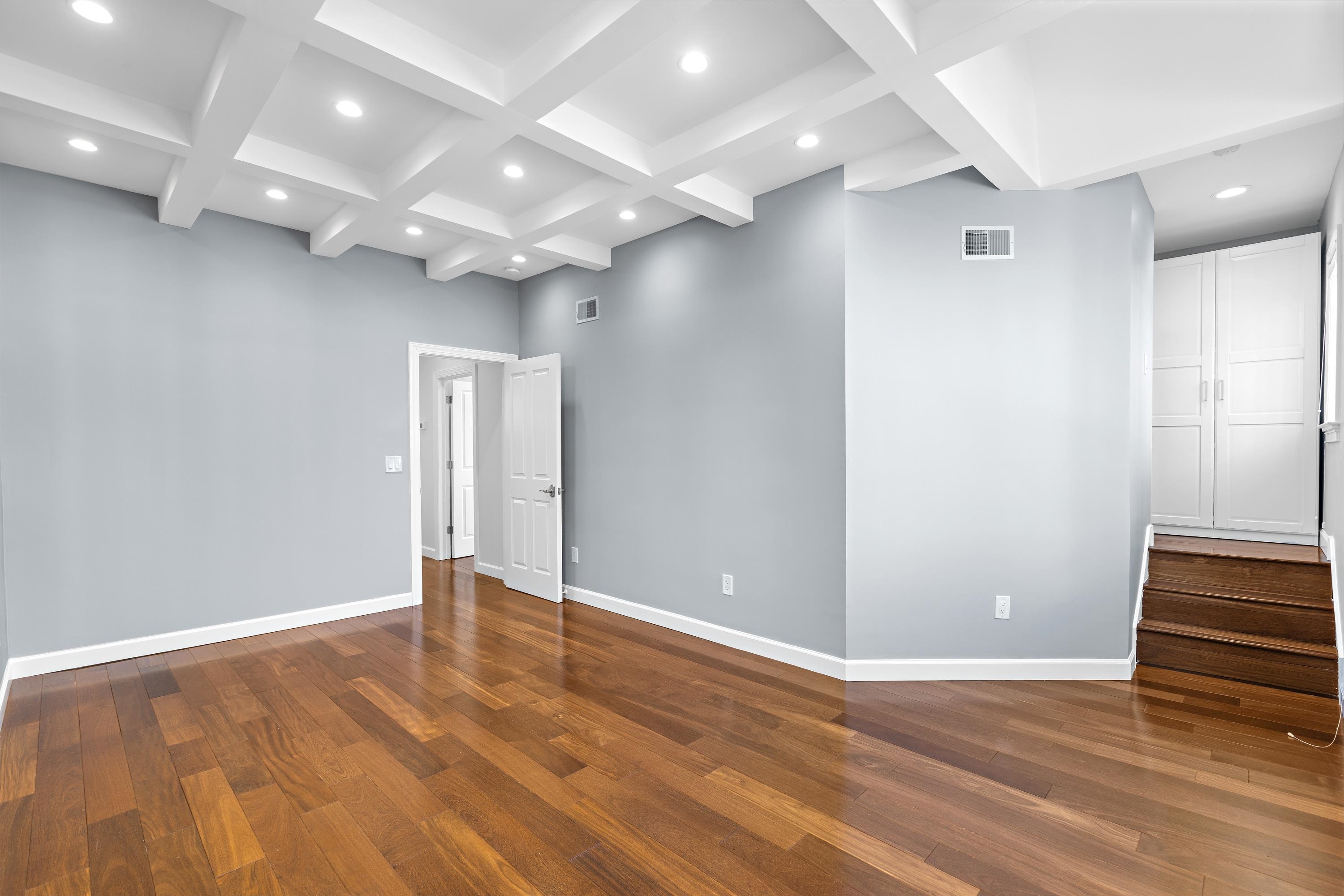 147 Manhattan Ave Property Photo 17