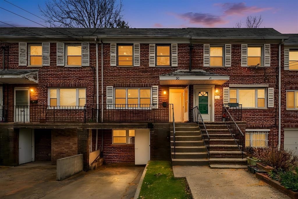 54 COLLEGE ST Property Photo 1