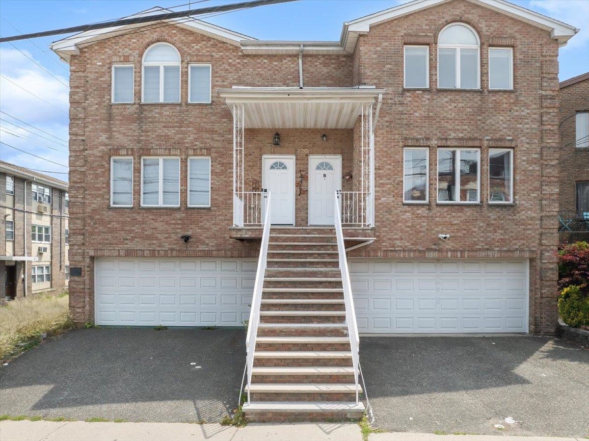 220 Cliff St B Property Photo 1