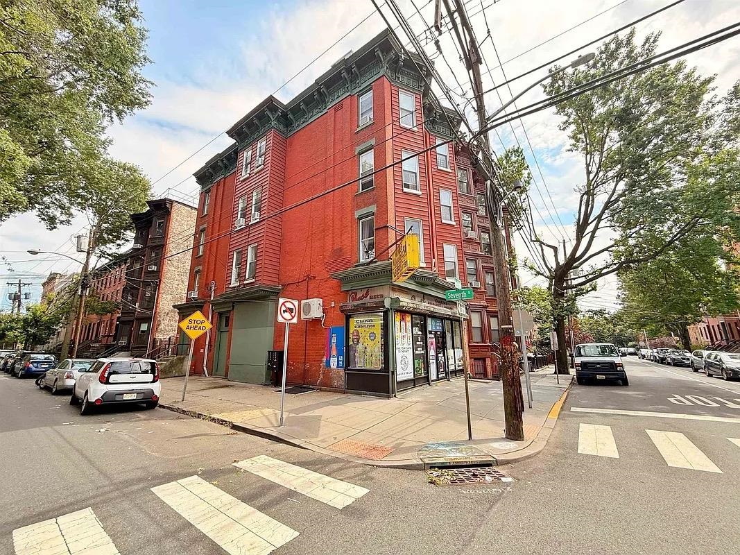 118 ERIE ST 5 Property Photo 1
