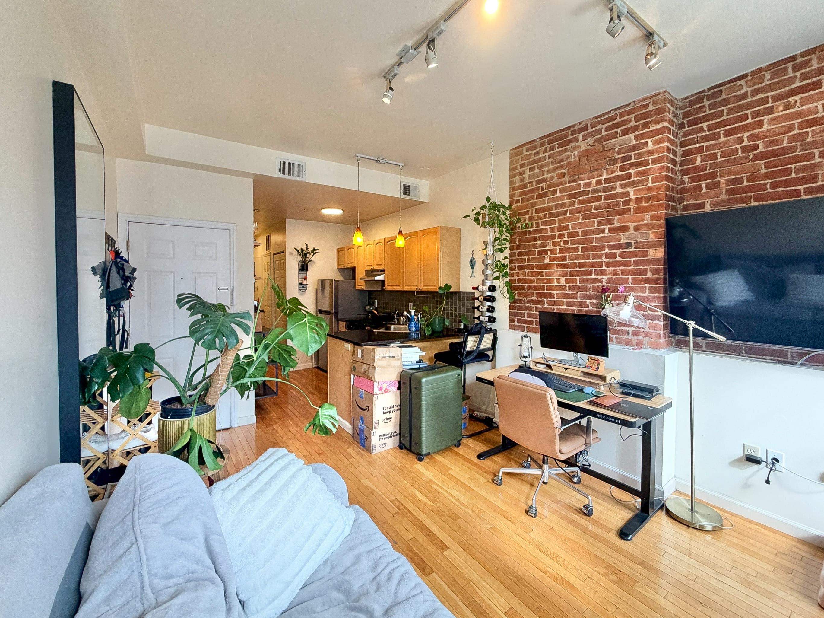 86 MONROE ST 3R Property Photo 1