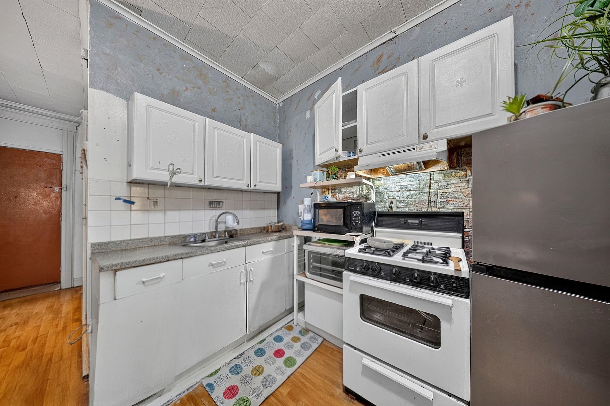 604 21st St Property Photo 5
