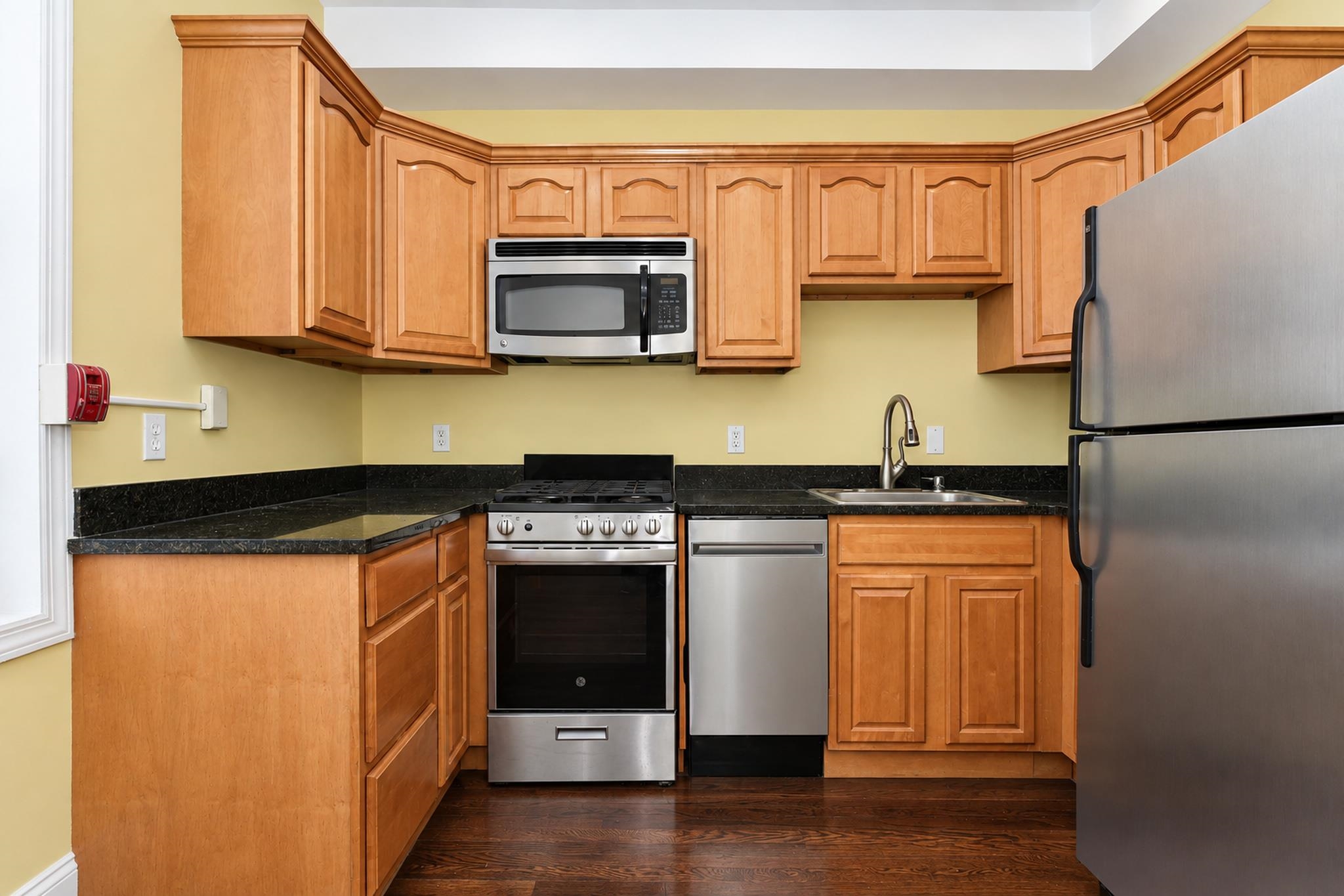 231 Grand St 4l Property Photo 5