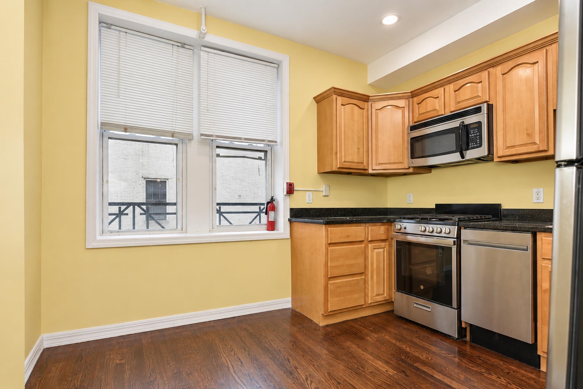 231 Grand St 4l Property Photo 6