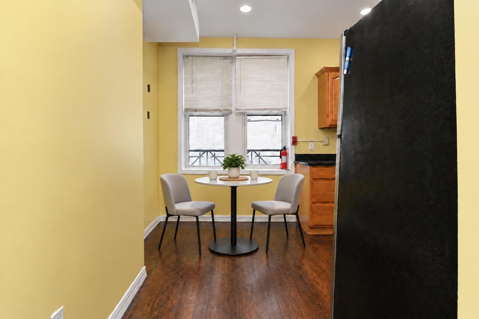 231 Grand St 4l Property Photo 7